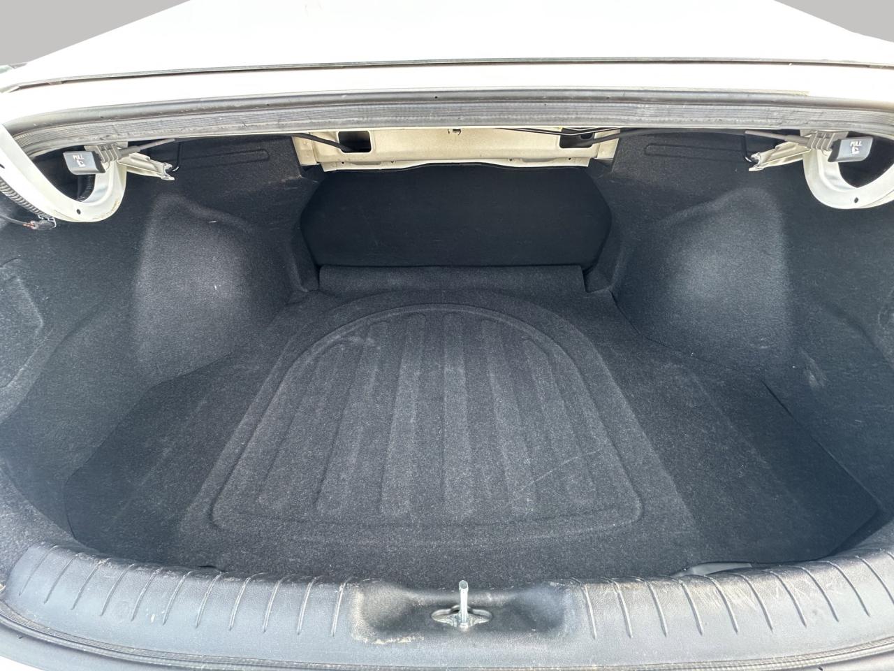 2023 Hyundai Elantra Preferred | Reverse Cam | Heated Seats Photo