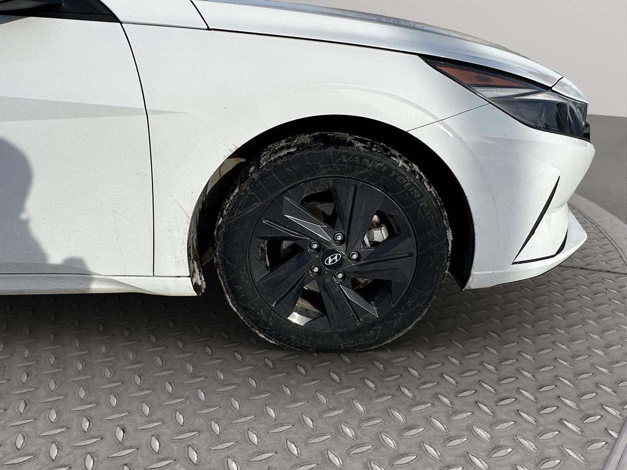 2023 Hyundai Elantra Preferred | Reverse Cam | Heated Seats Photo