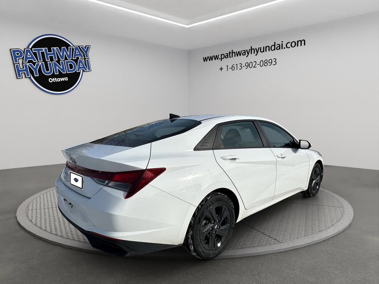2023 Hyundai Elantra Preferred | Reverse Cam | Heated Seats Photo3