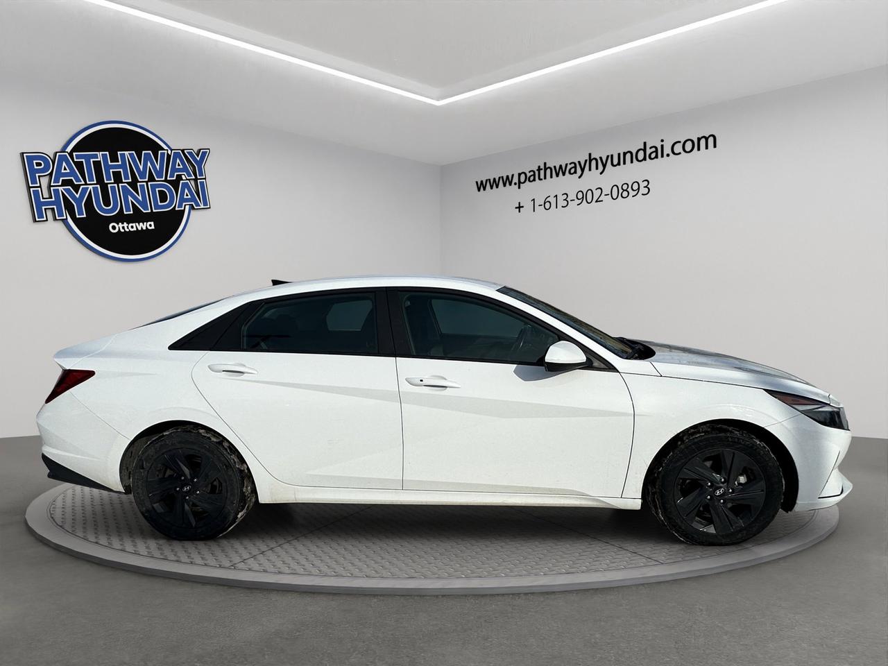 2023 Hyundai Elantra Preferred | Reverse Cam | Heated Seats Photo2