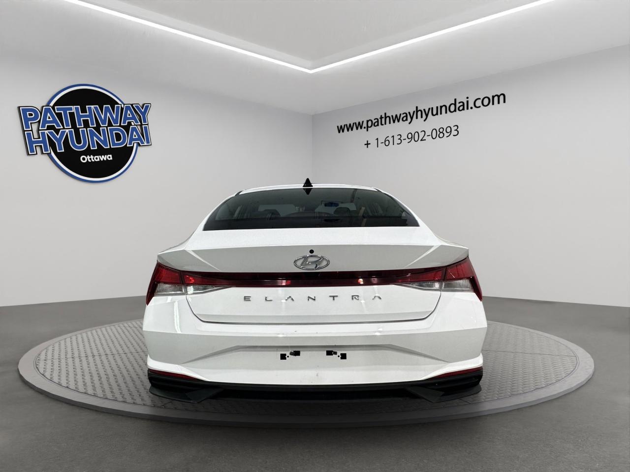 2023 Hyundai Elantra Preferred | Reverse Cam | Heated Seats Photo4