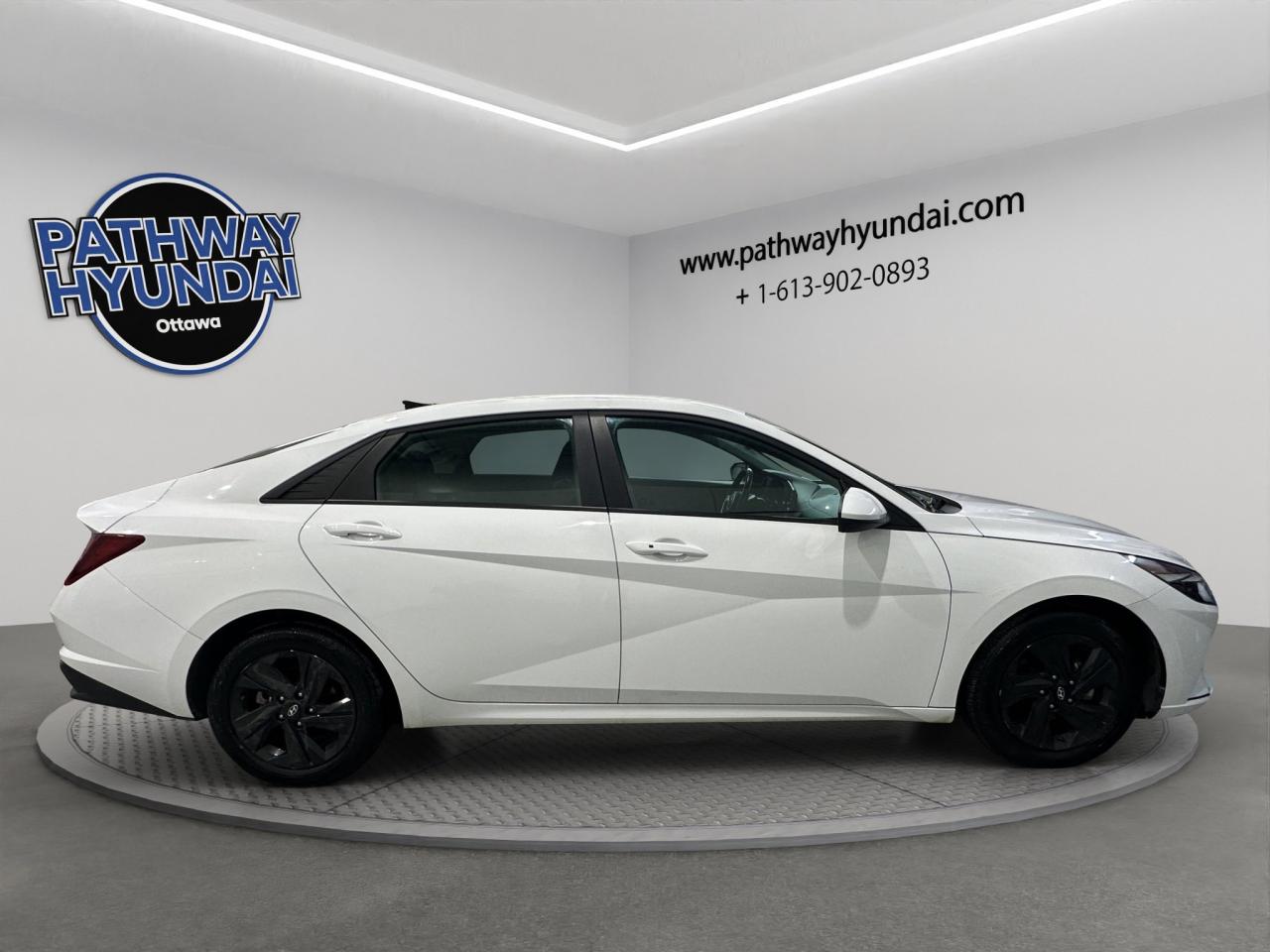 2023 Hyundai Elantra Preferred | Reverse Cam | Heated Seats Photo