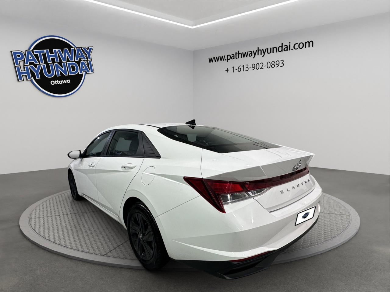 2023 Hyundai Elantra Preferred | Reverse Cam | Heated Seats Photo