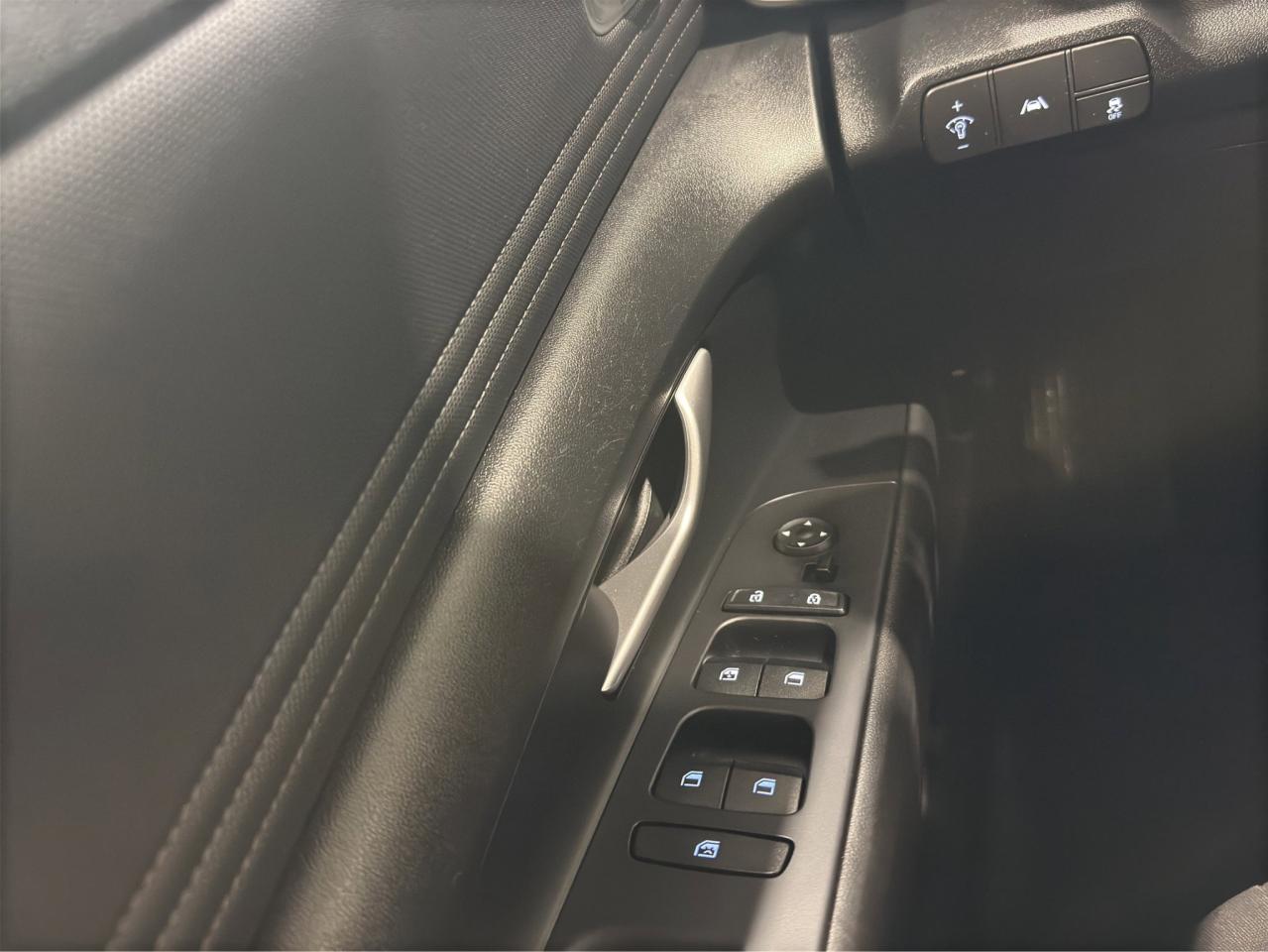 2023 Hyundai Elantra Preferred | Reverse Cam | Heated Seats Photo