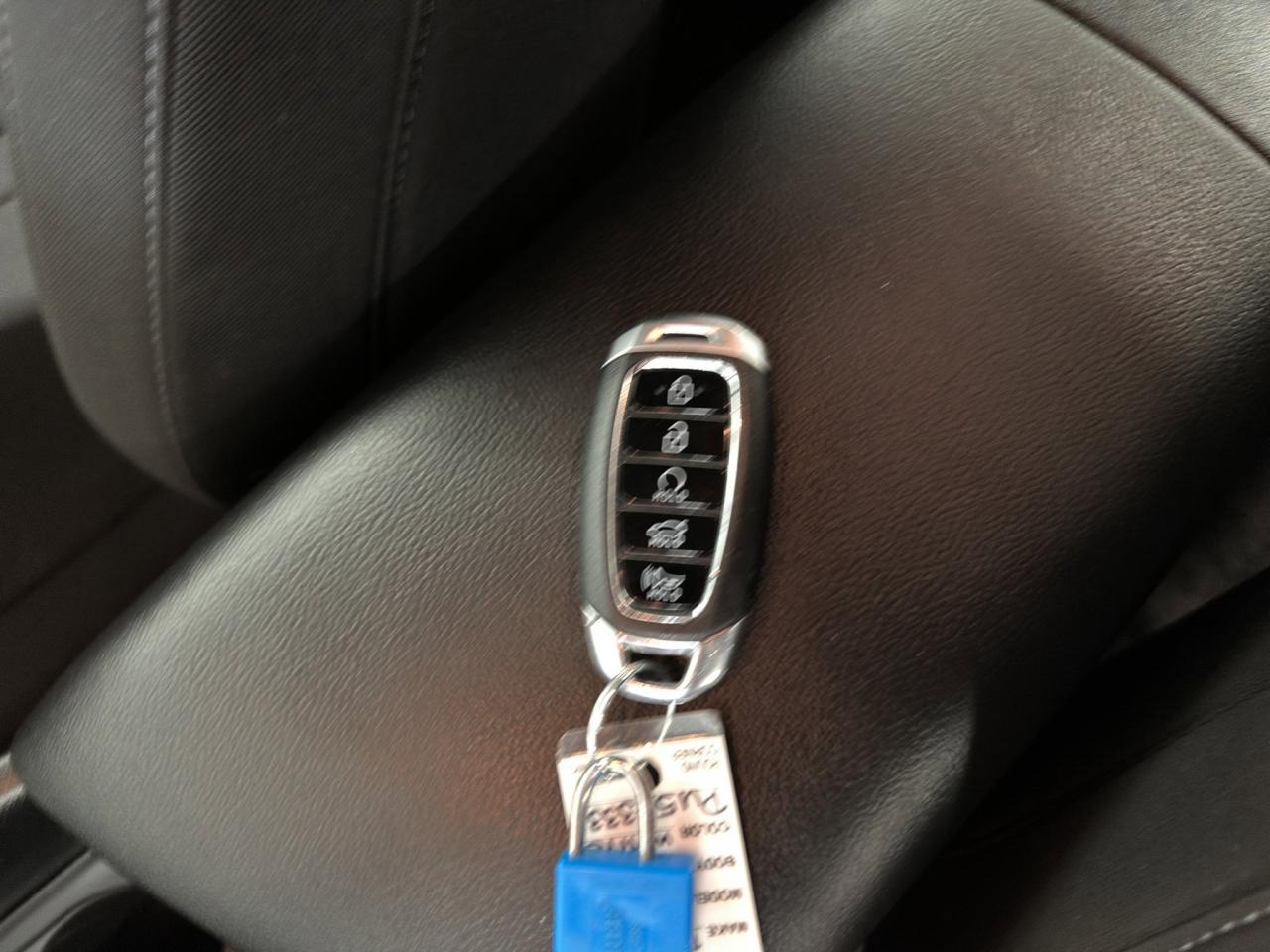 2023 Hyundai Elantra Preferred | Reverse Cam | Heated Seats Photo