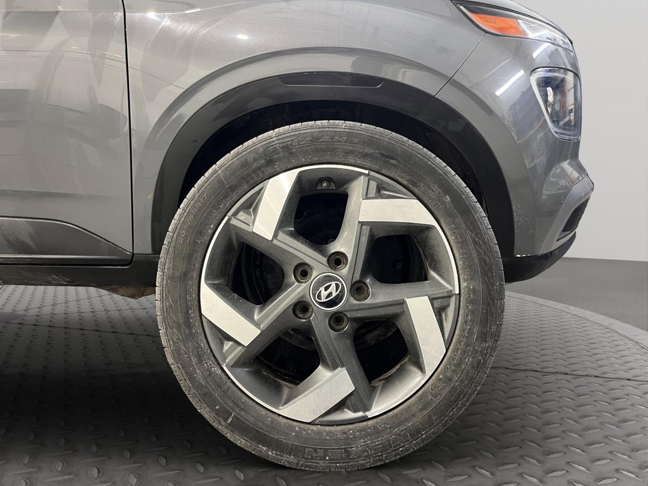 2023 Hyundai Venue Ultimate | Reverse Cam | Sunroof Photo