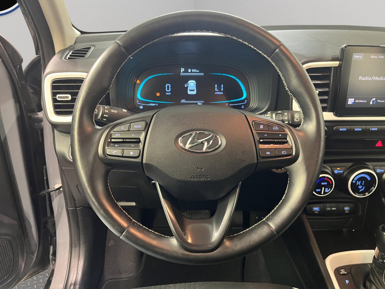 2023 Hyundai Venue Ultimate | Reverse Cam | Sunroof Photo