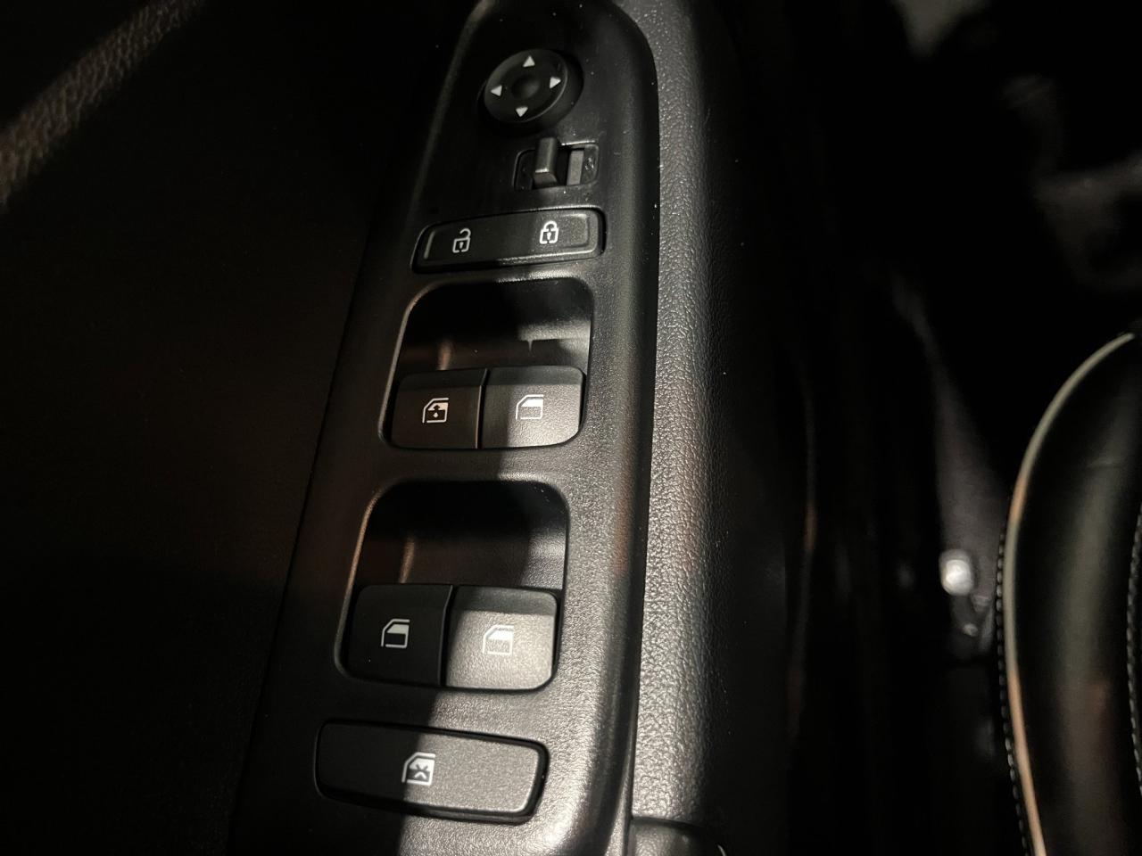 2023 Hyundai Venue Ultimate | Reverse Cam | Sunroof Photo