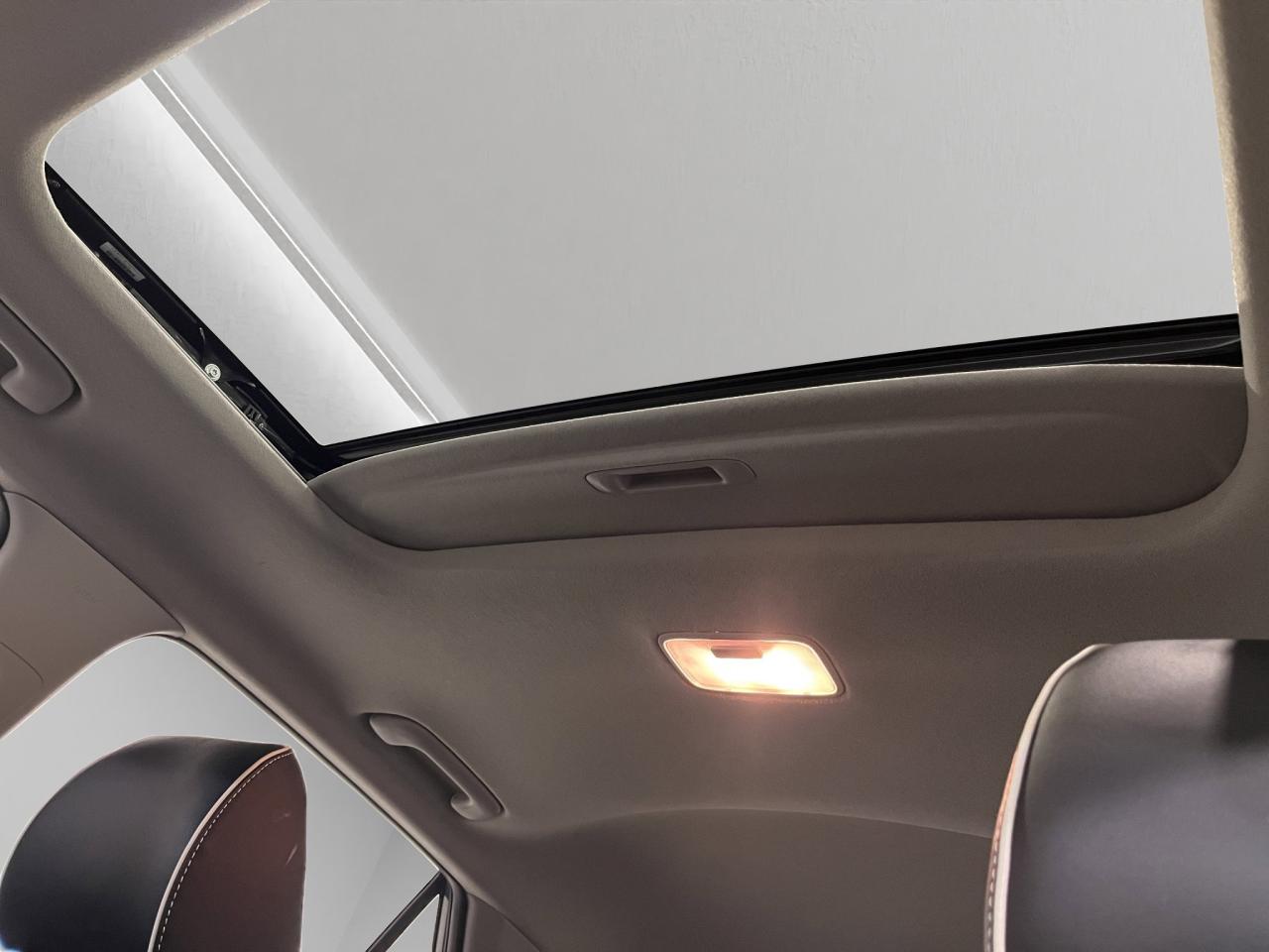 2023 Hyundai Venue Ultimate | Reverse Cam | Sunroof Photo