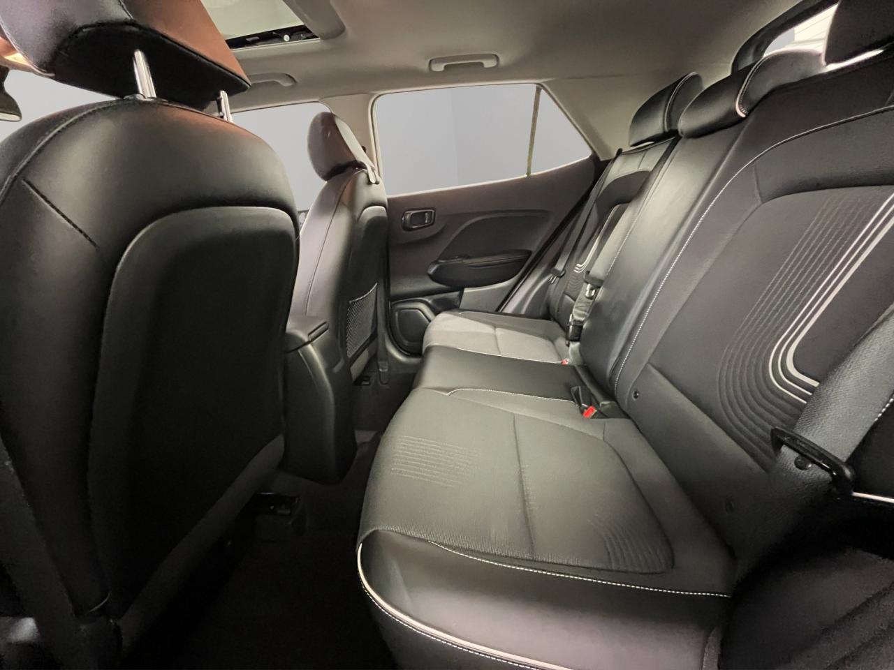 2023 Hyundai Venue Ultimate | Reverse Cam | Sunroof Photo