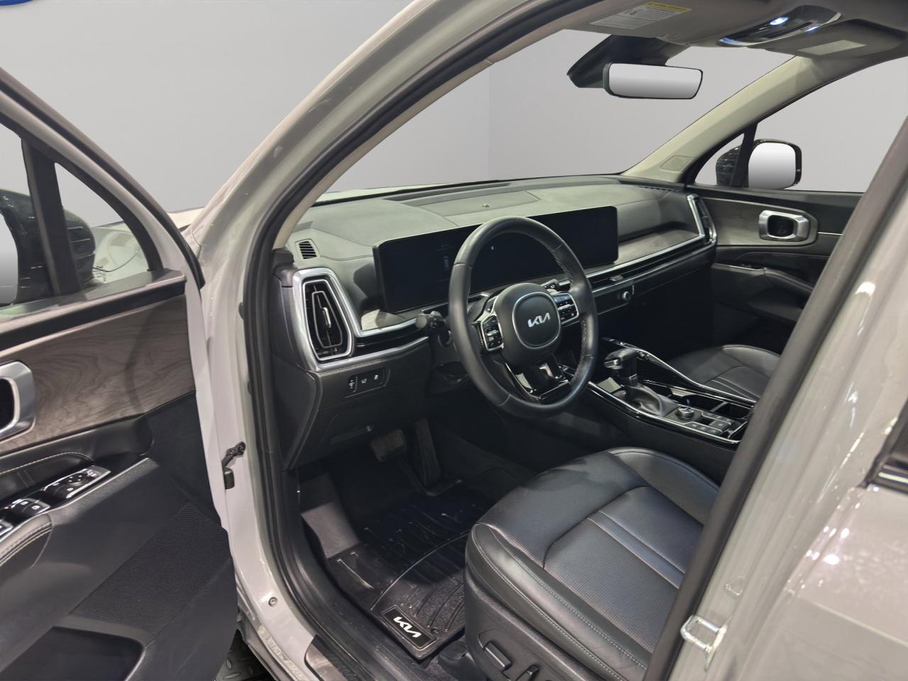 2024 Kia Sorento X-Line Limited | Reverse Cam | Heated Seats Photo