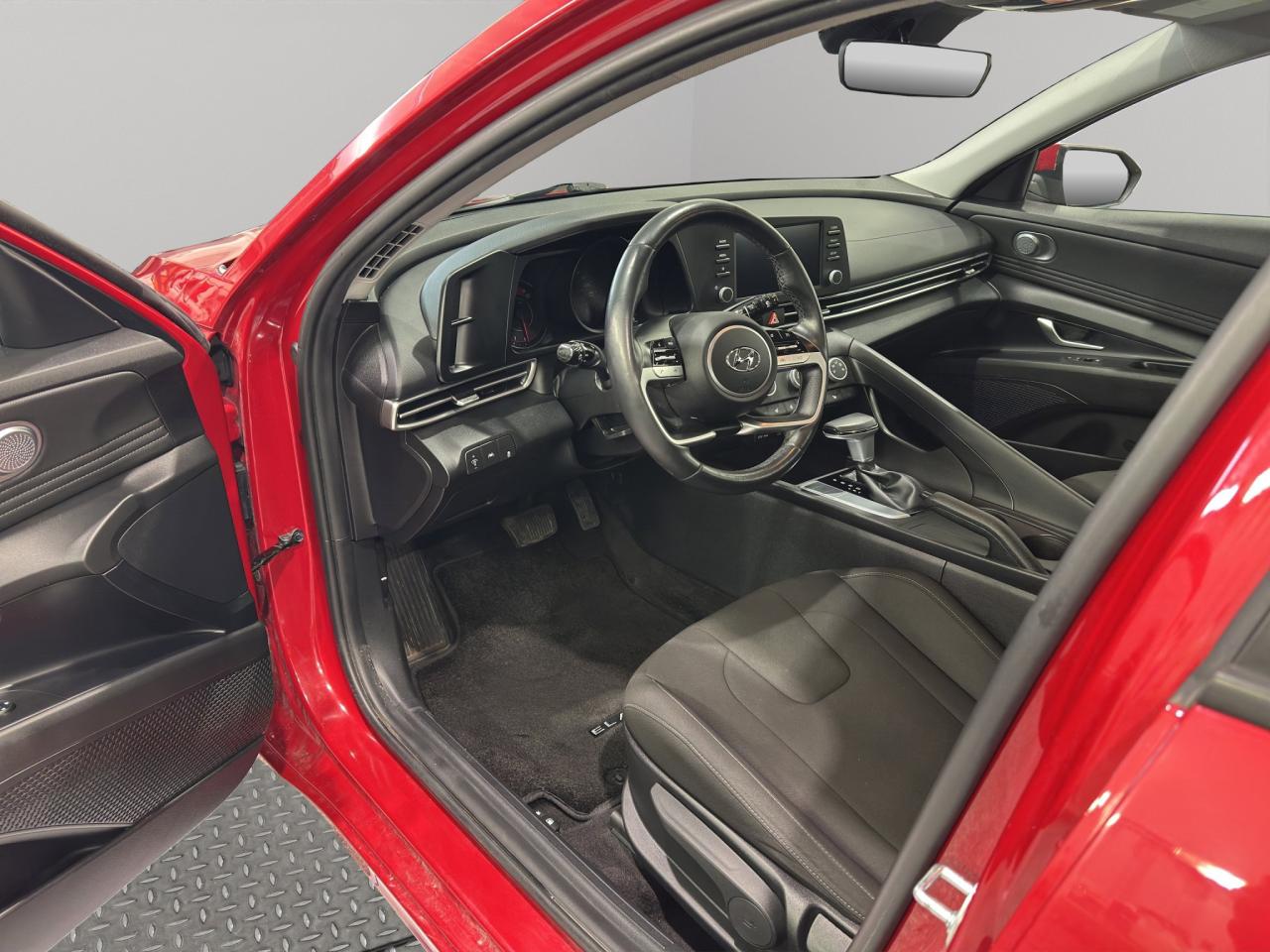 2022 Hyundai Elantra Preferred | Reverse Cam | Heated Seats Photo