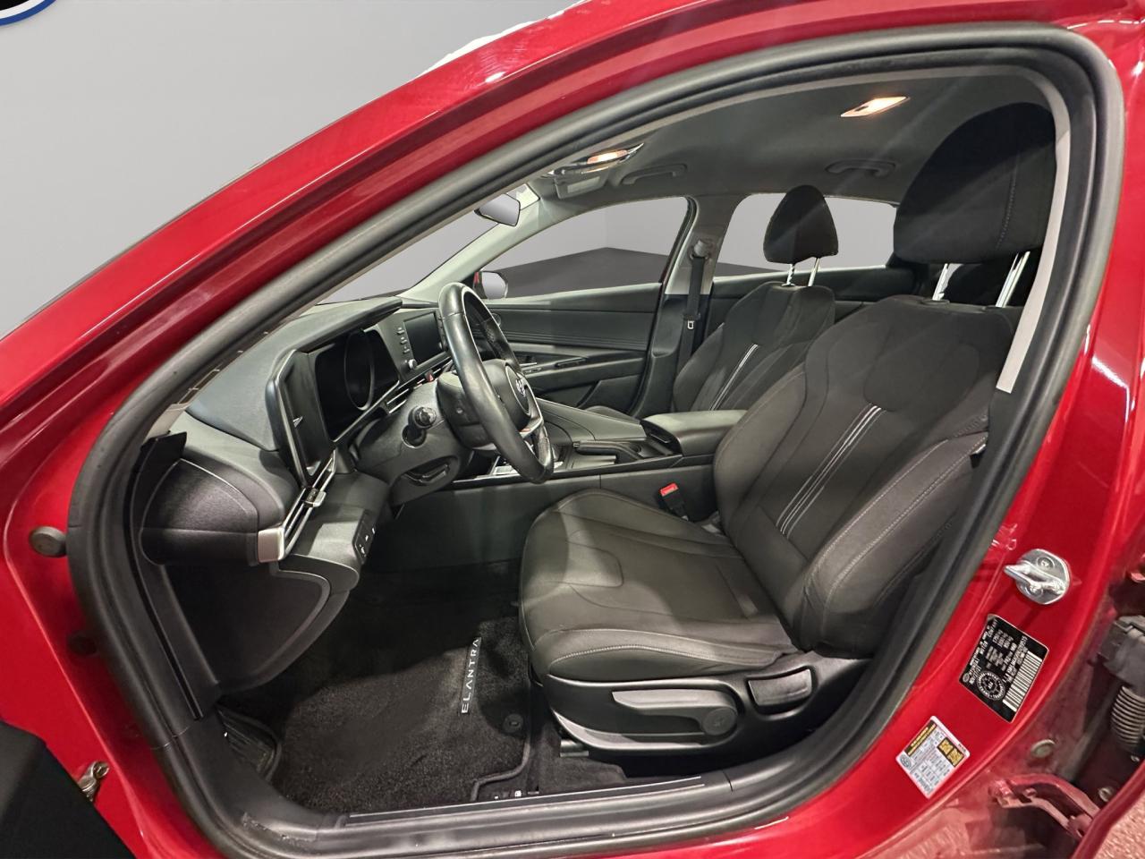 2022 Hyundai Elantra Preferred | Reverse Cam | Heated Seats Photo