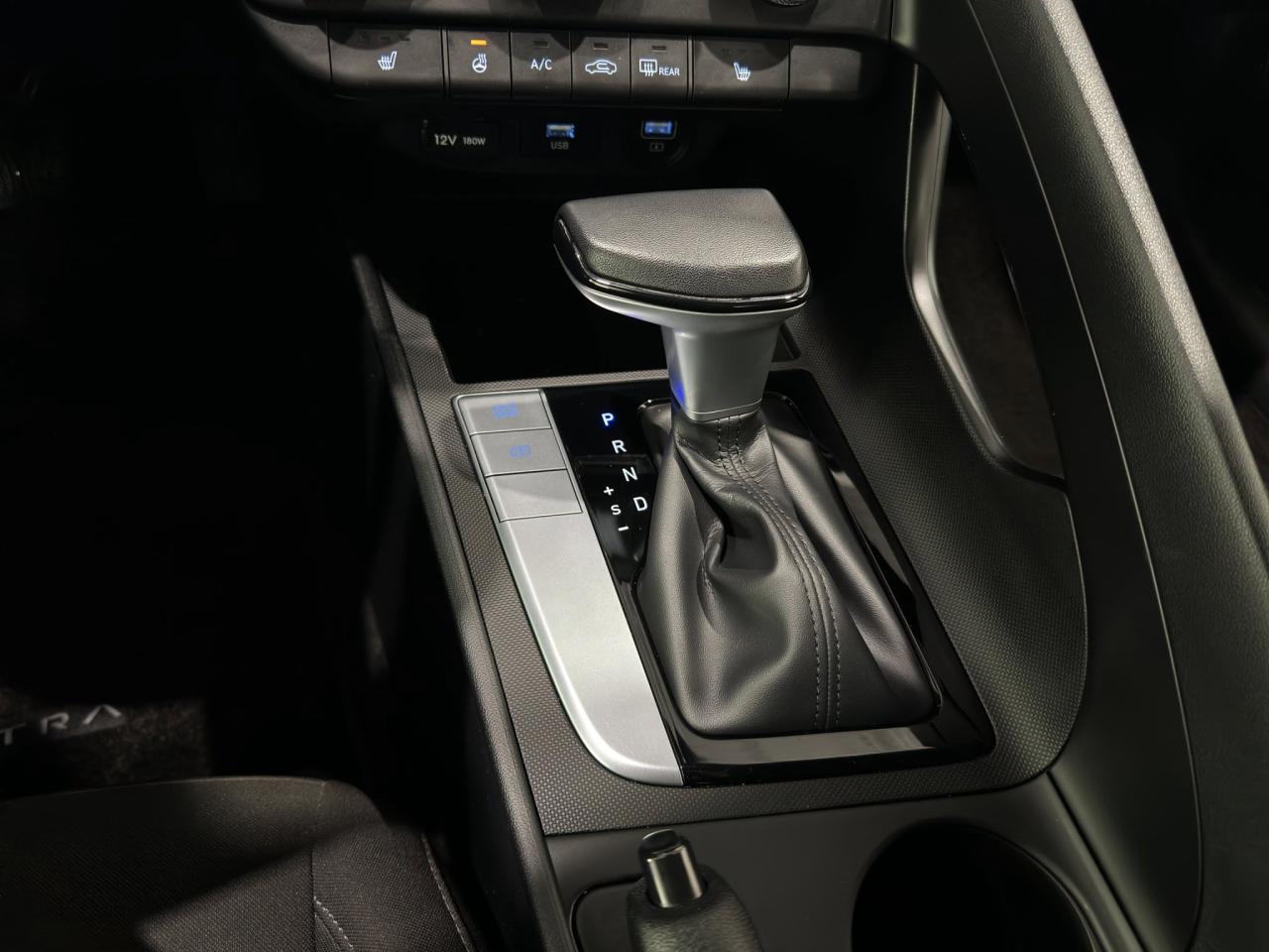 2022 Hyundai Elantra Preferred | Reverse Cam | Heated Seats Photo