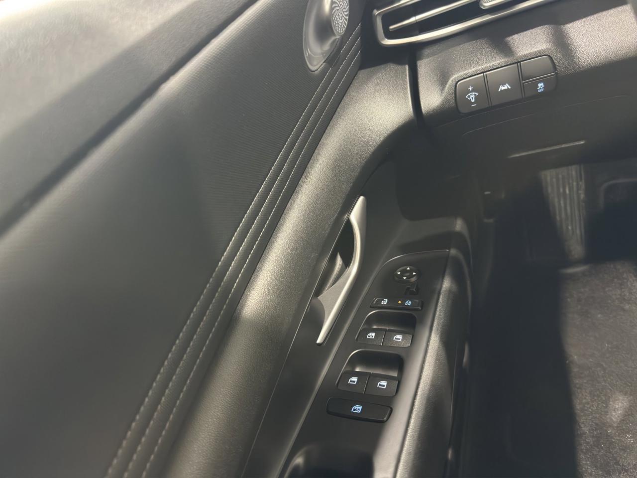 2022 Hyundai Elantra Preferred | Reverse Cam | Heated Seats Photo