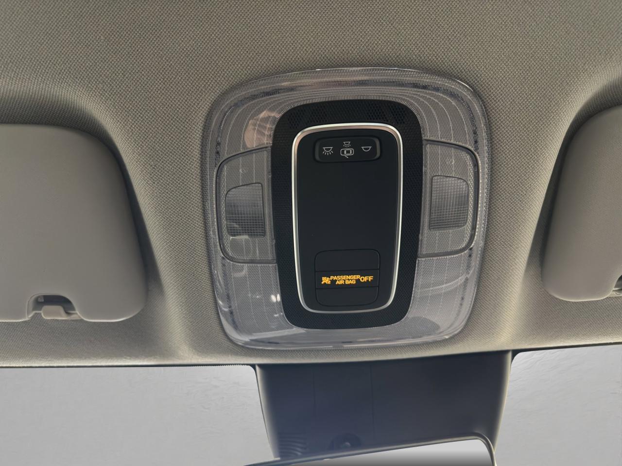 2022 Hyundai Elantra Preferred | Reverse Cam | Heated Seats Photo