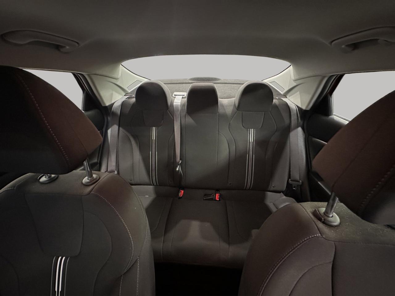 2022 Hyundai Elantra Preferred | Reverse Cam | Heated Seats Photo