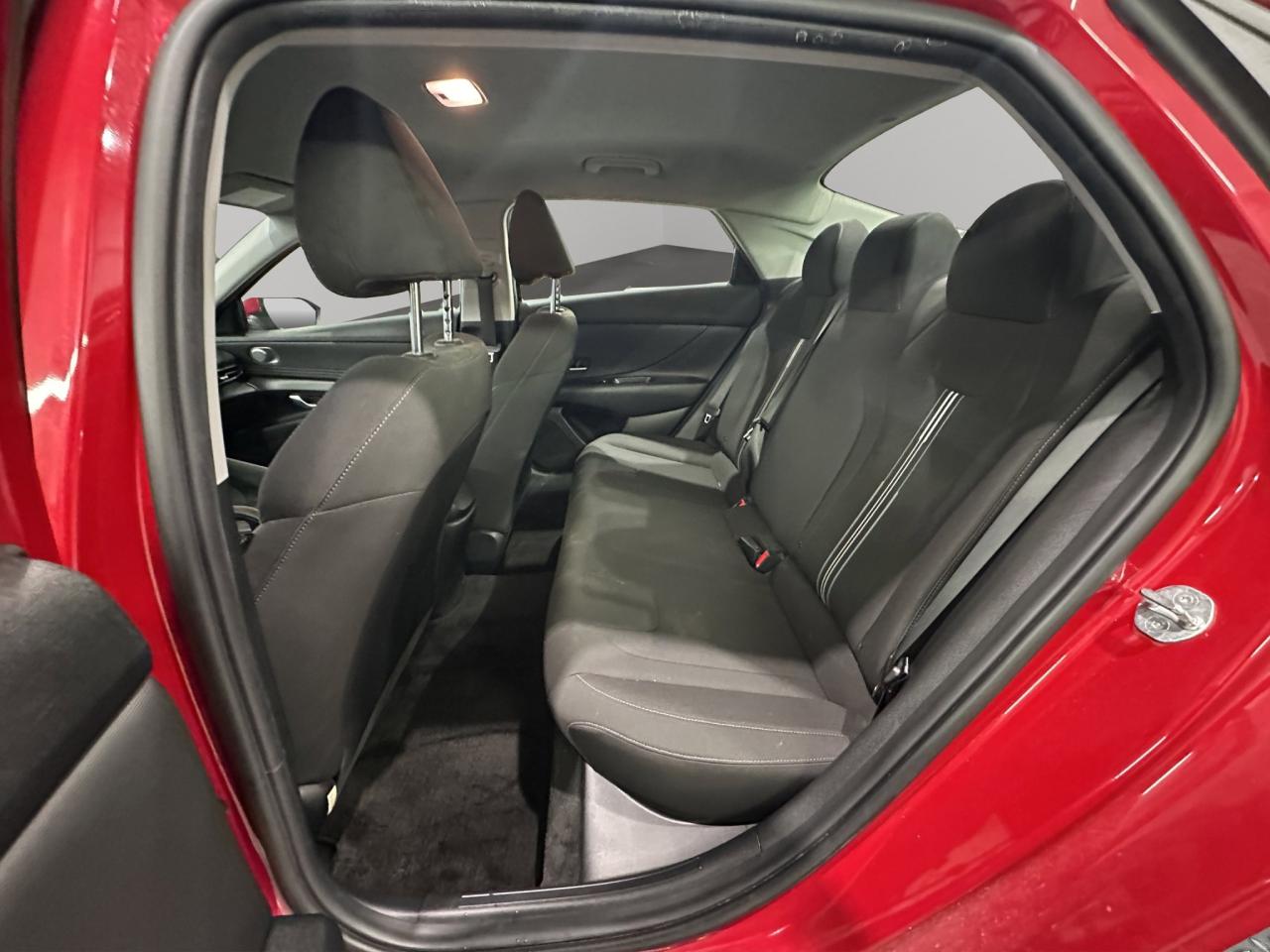2022 Hyundai Elantra Preferred | Reverse Cam | Heated Seats Photo