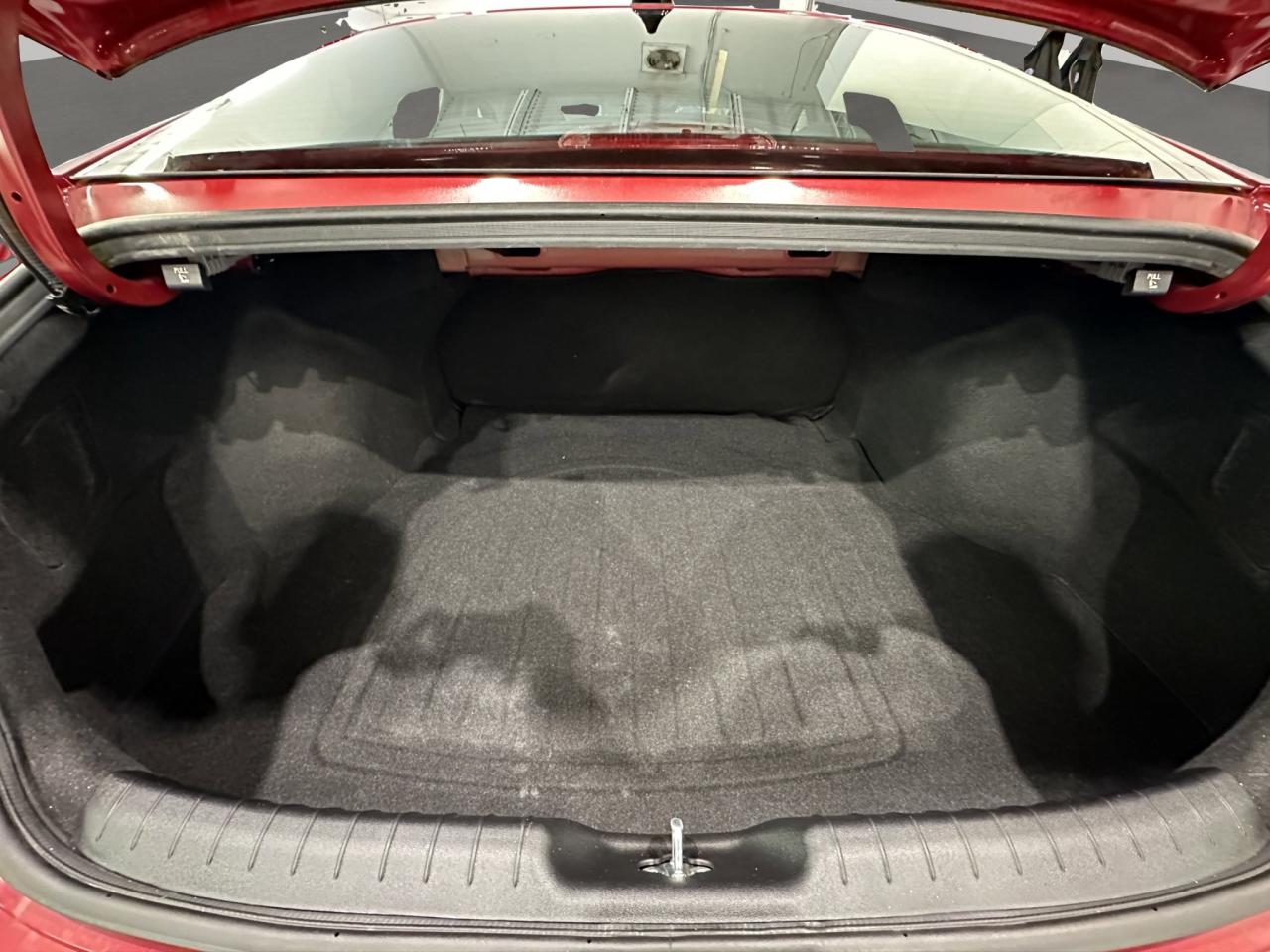 2022 Hyundai Elantra Preferred | Reverse Cam | Heated Seats Photo