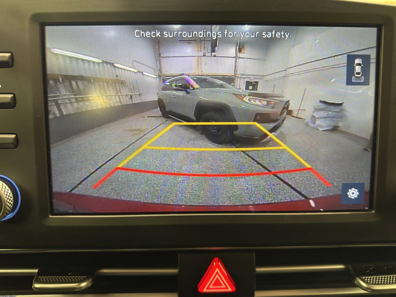 2022 Hyundai Elantra Preferred | Reverse Cam | Heated Seats Photo