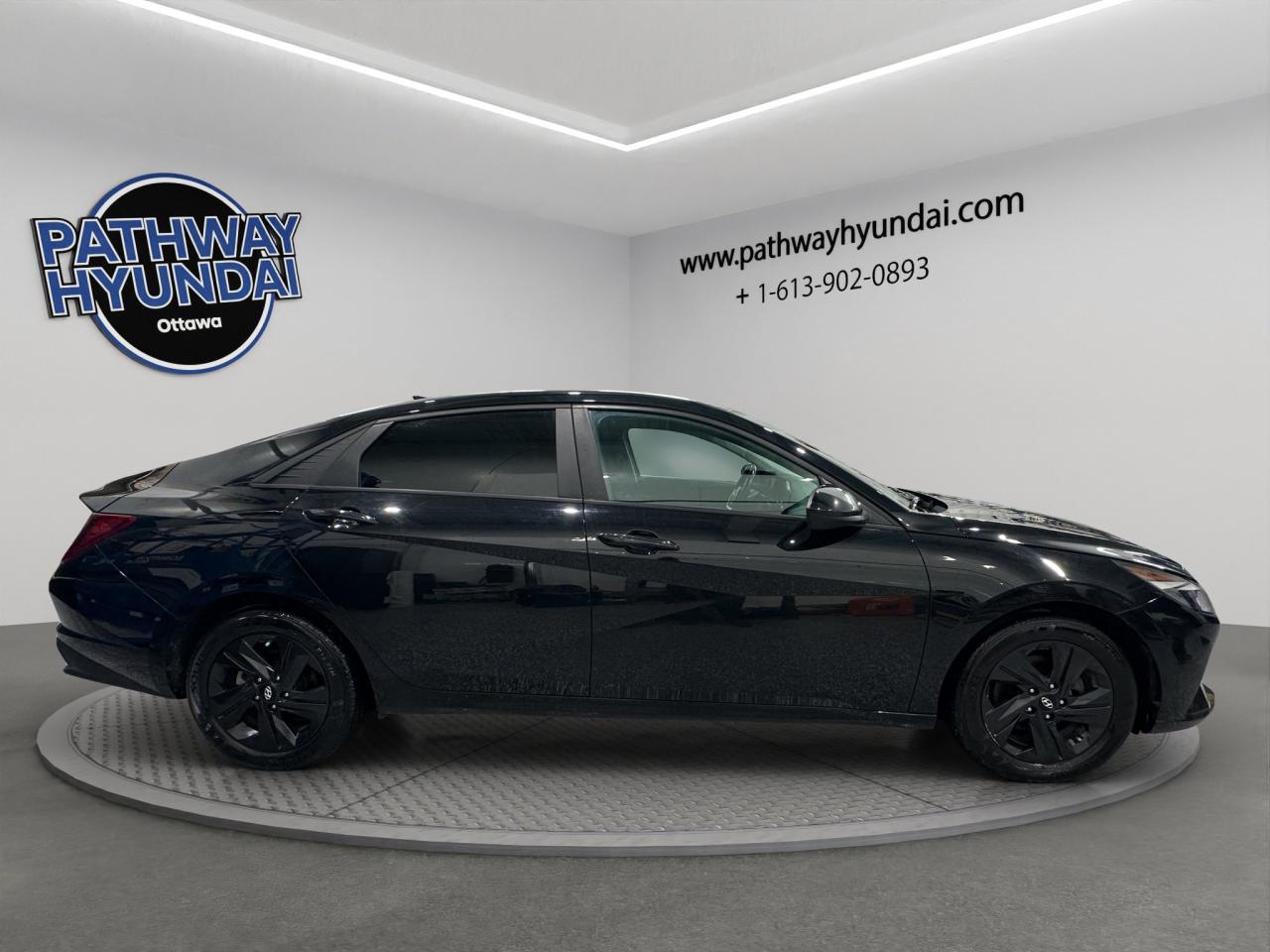 2022 Hyundai Elantra Preferred | Reverse Cam | Heated Seats Photo