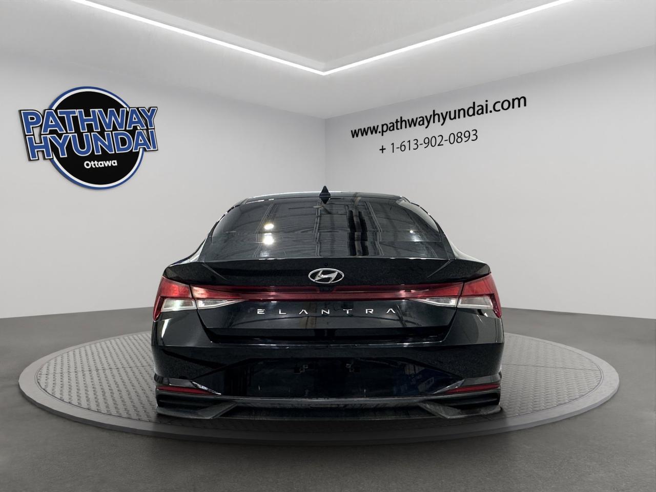 2022 Hyundai Elantra Preferred | Reverse Cam | Heated Seats Photo4