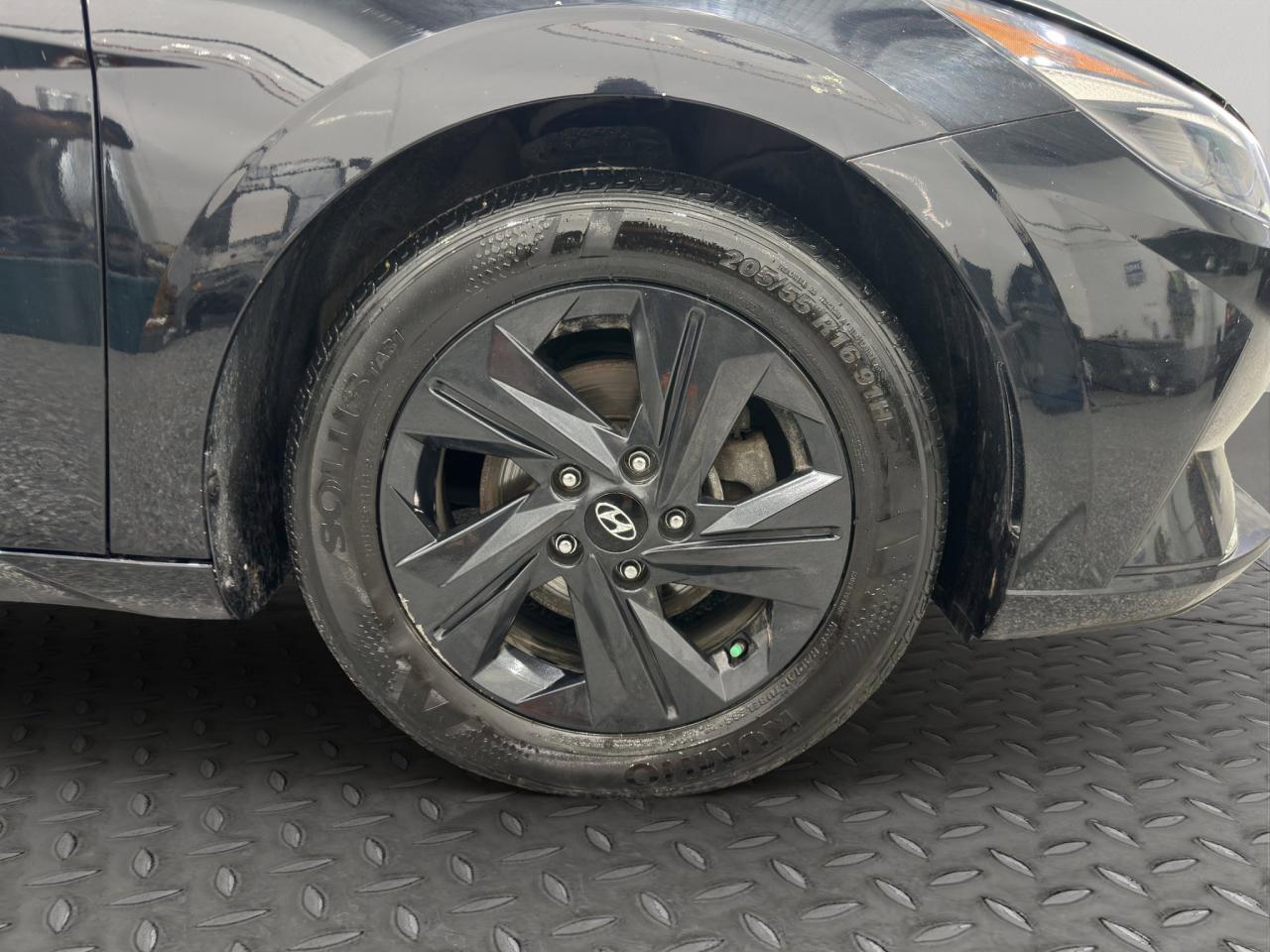 2022 Hyundai Elantra Preferred | Reverse Cam | Heated Seats Photo