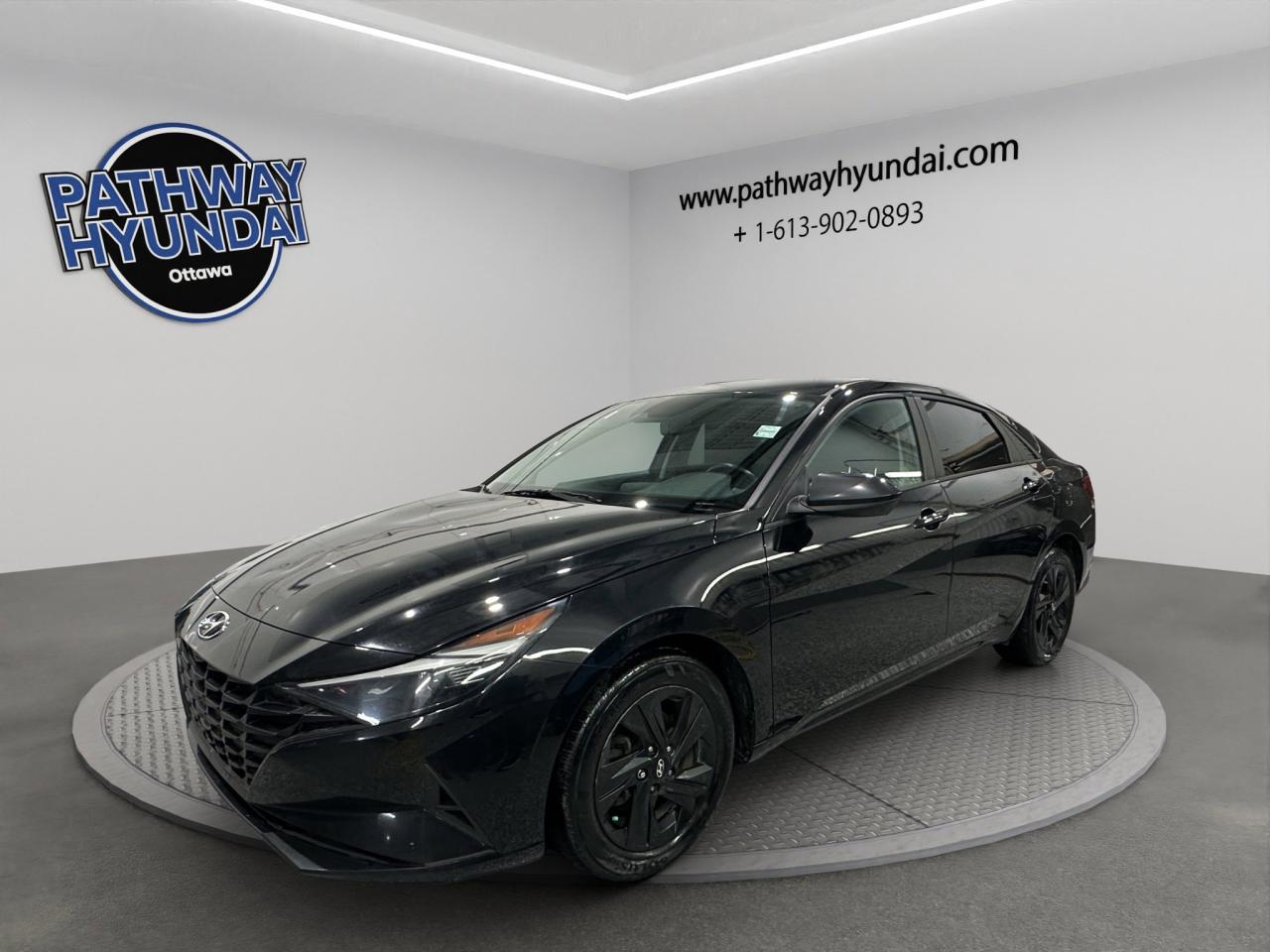 2022 Hyundai Elantra Preferred | Reverse Cam | Heated Seats Photo