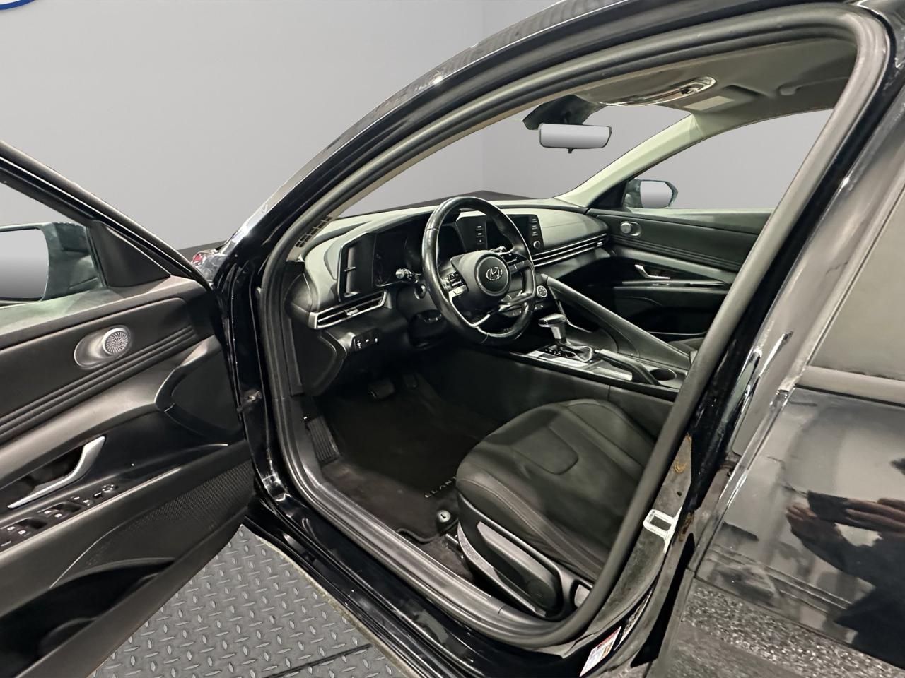 2022 Hyundai Elantra Preferred | Reverse Cam | Heated Seats Photo