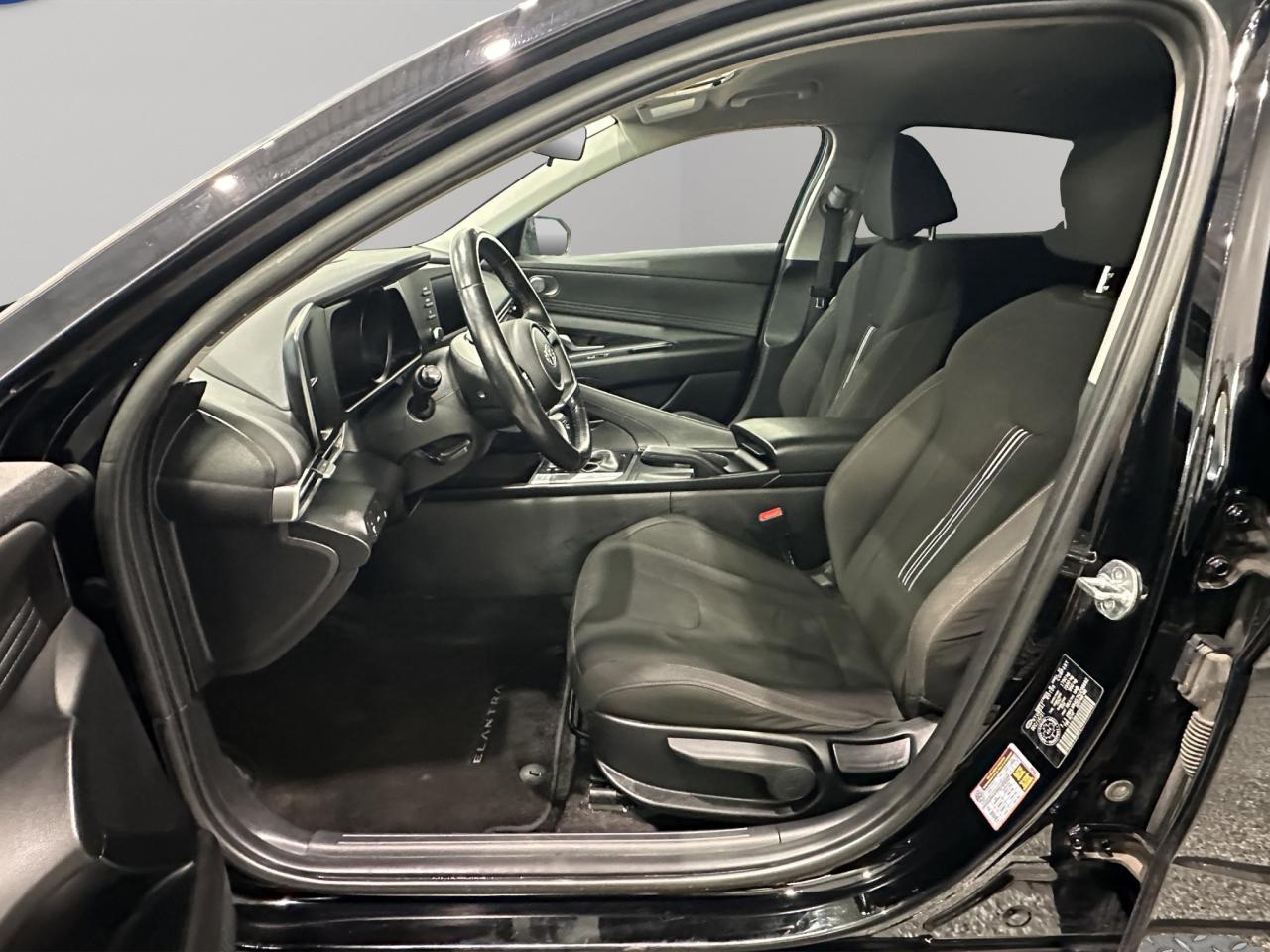 2022 Hyundai Elantra Preferred | Reverse Cam | Heated Seats Photo