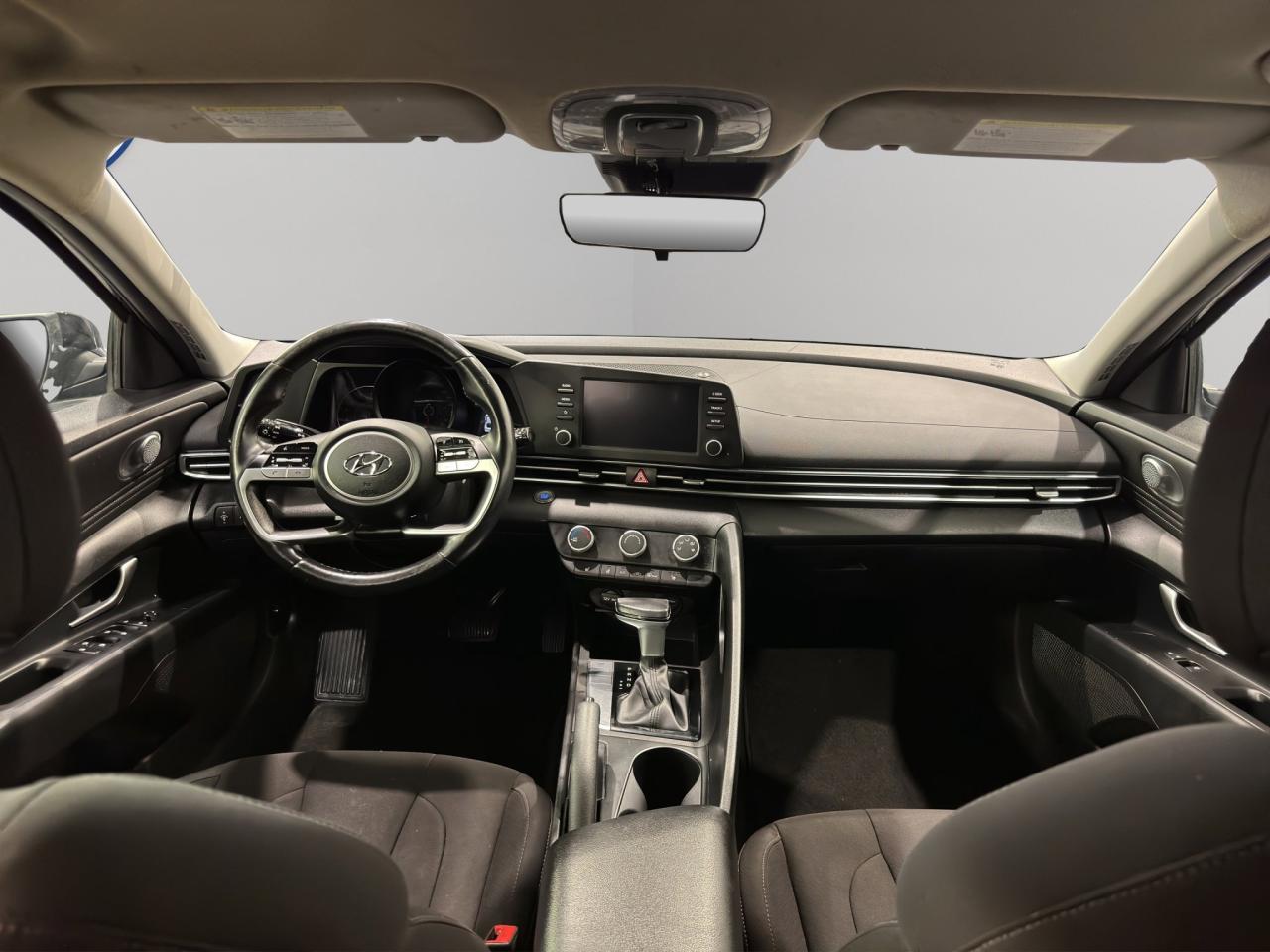 2022 Hyundai Elantra Preferred | Reverse Cam | Heated Seats Photo