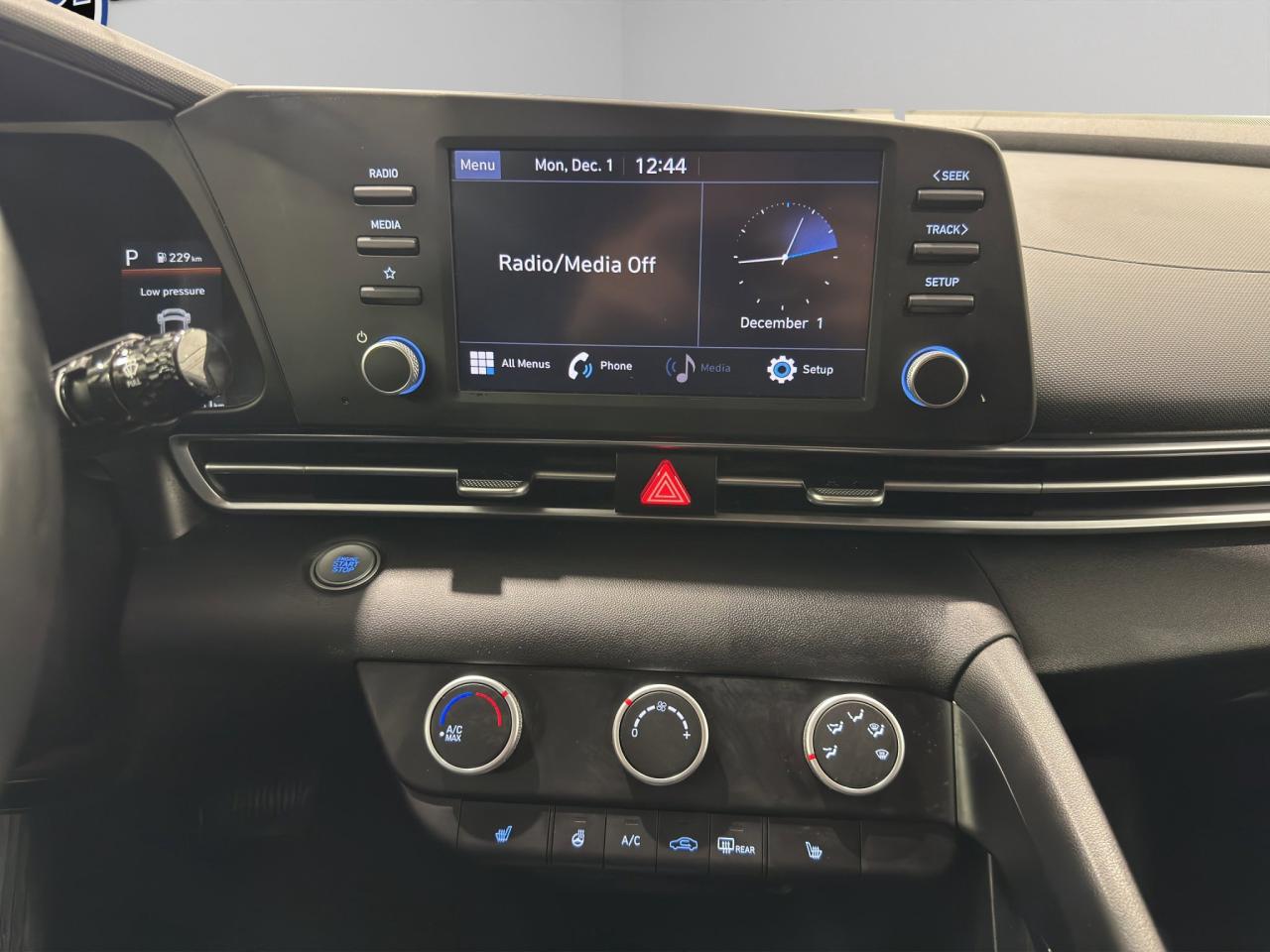 2022 Hyundai Elantra Preferred | Reverse Cam | Heated Seats Photo