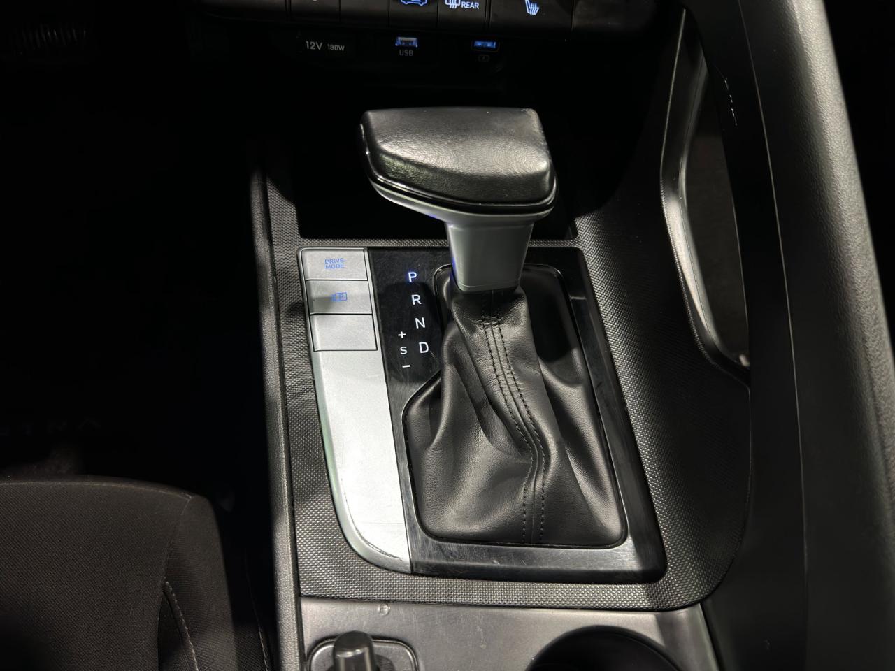 2022 Hyundai Elantra Preferred | Reverse Cam | Heated Seats Photo