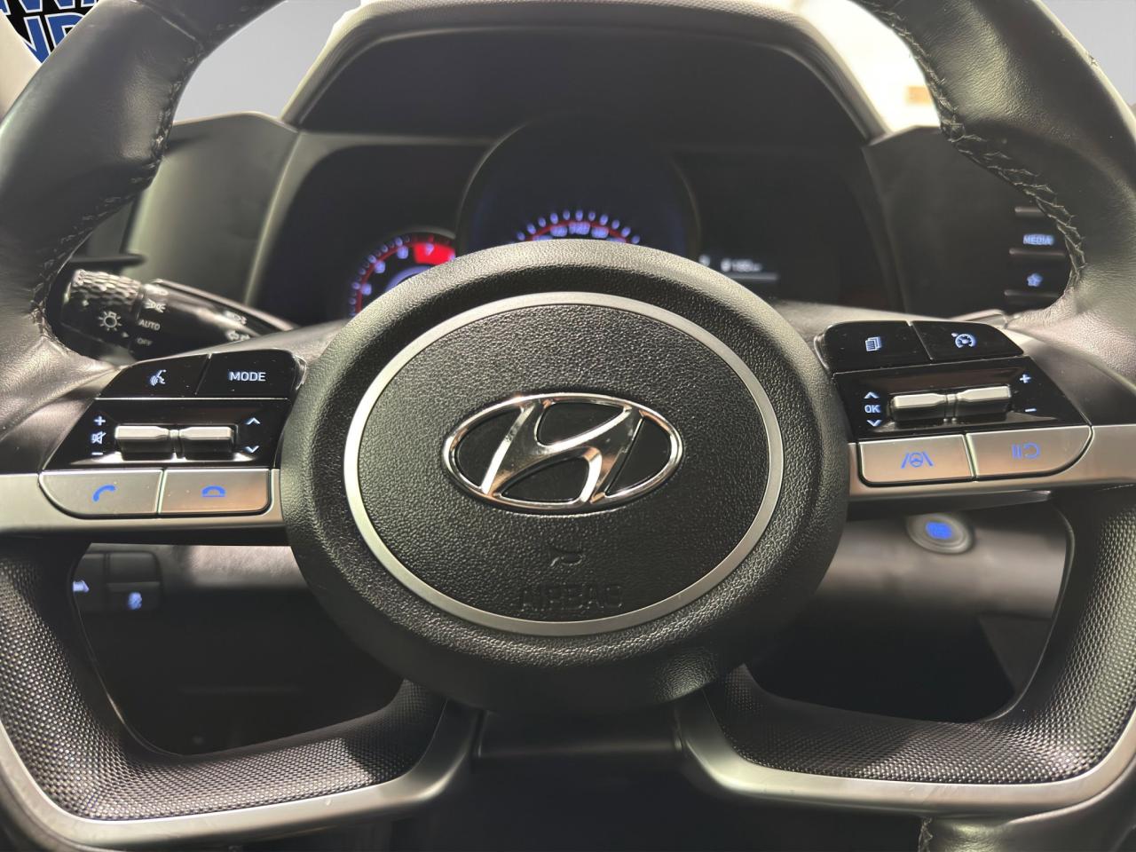 2022 Hyundai Elantra Preferred | Reverse Cam | Heated Seats Photo