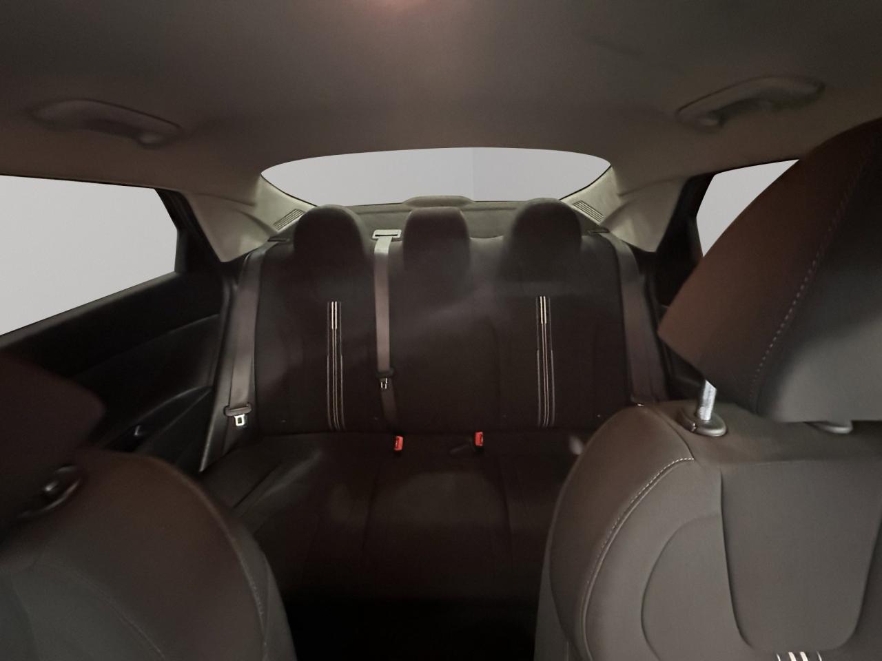 2022 Hyundai Elantra Preferred | Reverse Cam | Heated Seats Photo