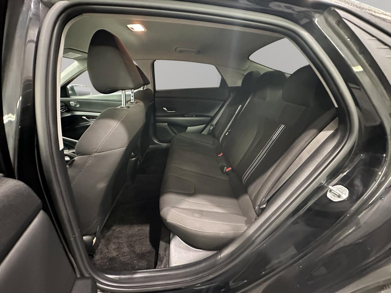 2022 Hyundai Elantra Preferred | Reverse Cam | Heated Seats Photo