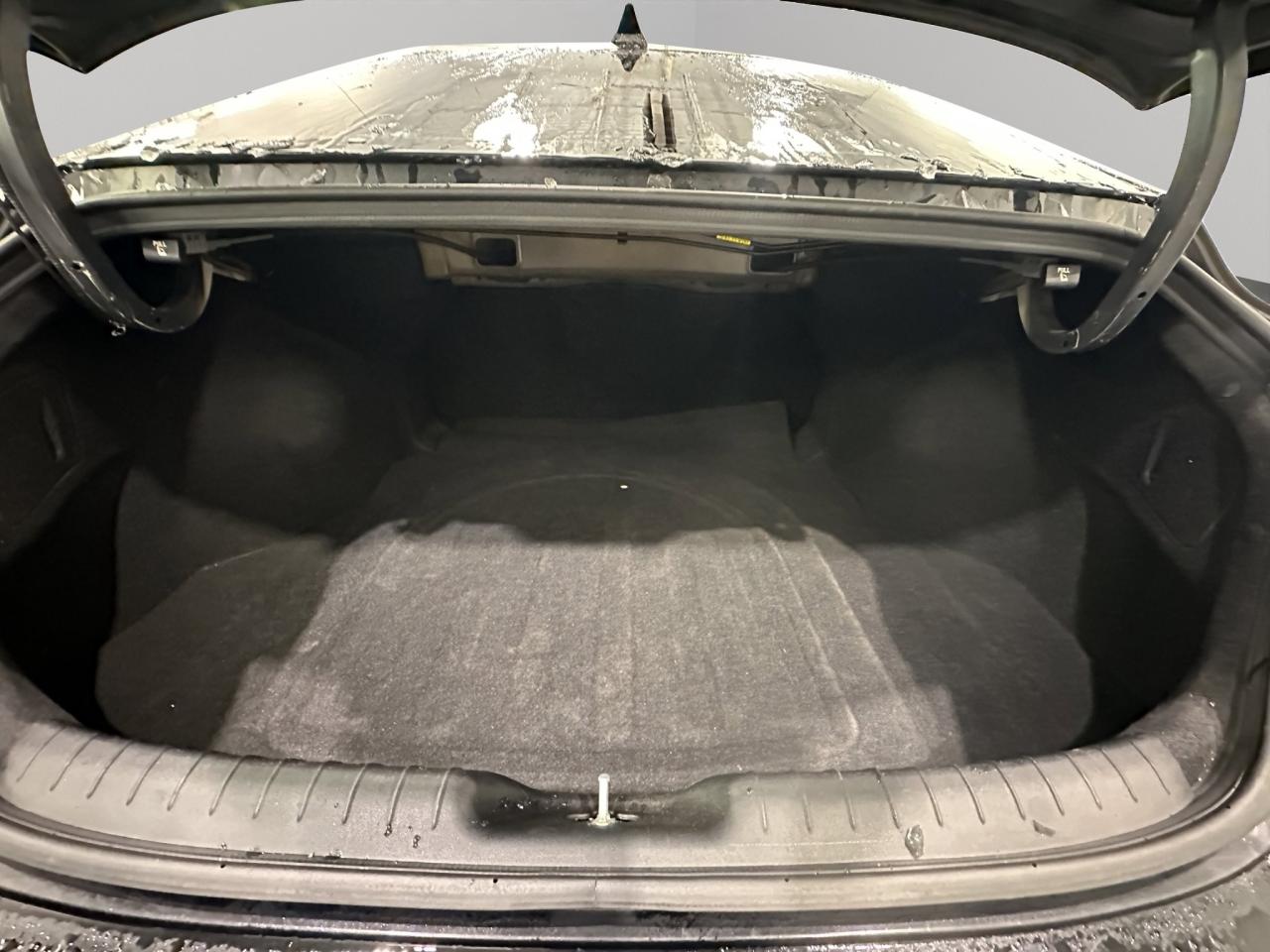 2022 Hyundai Elantra Preferred | Reverse Cam | Heated Seats Photo