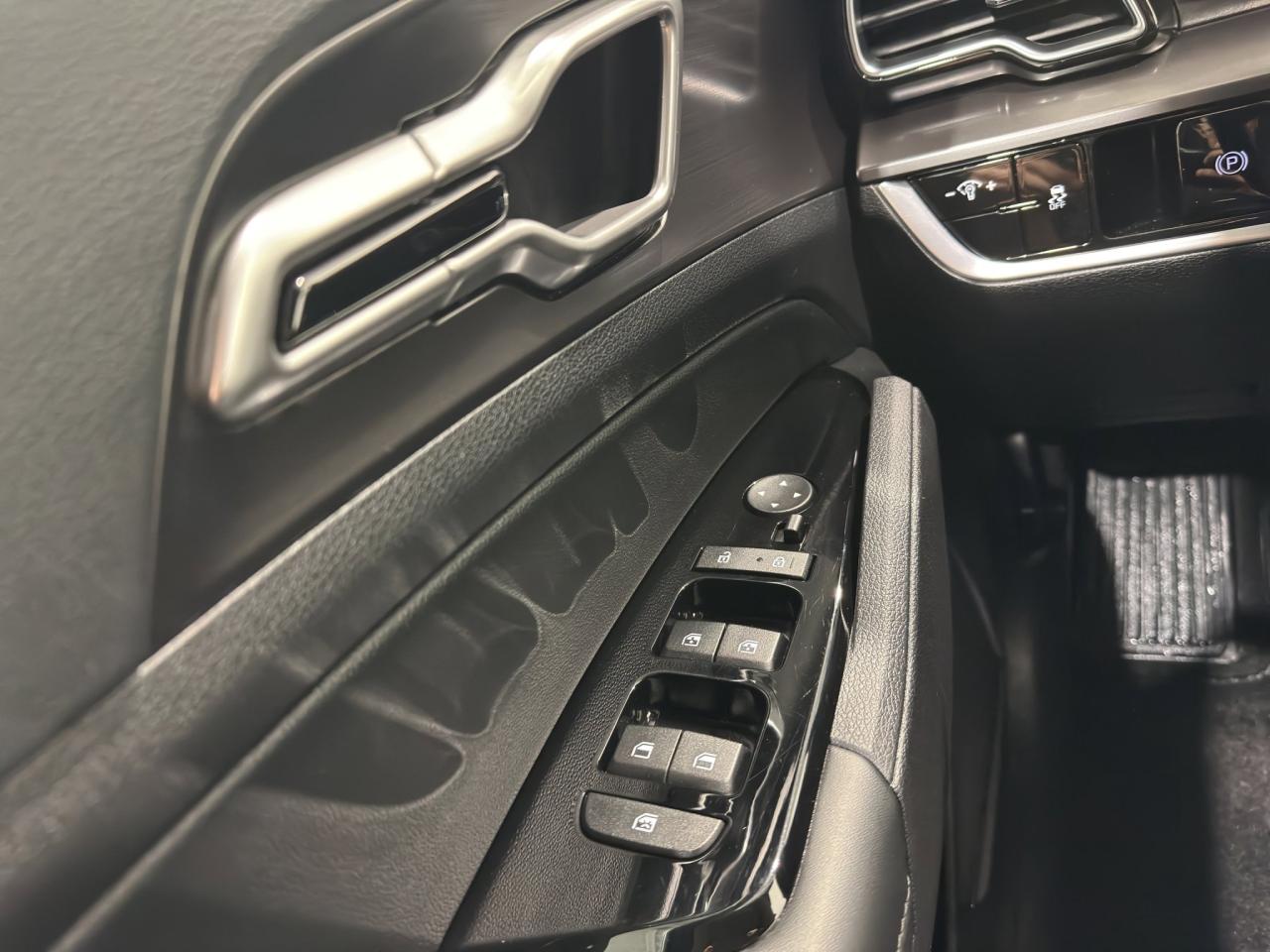 2024 Kia Sportage EX | Reverse Cam | Heated Seats Photo