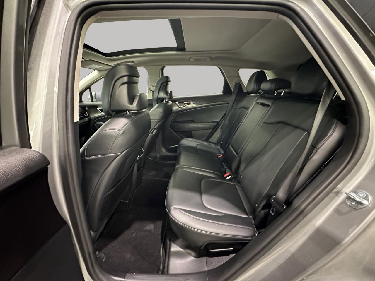 2024 Kia Sportage EX | Reverse Cam | Heated Seats Photo