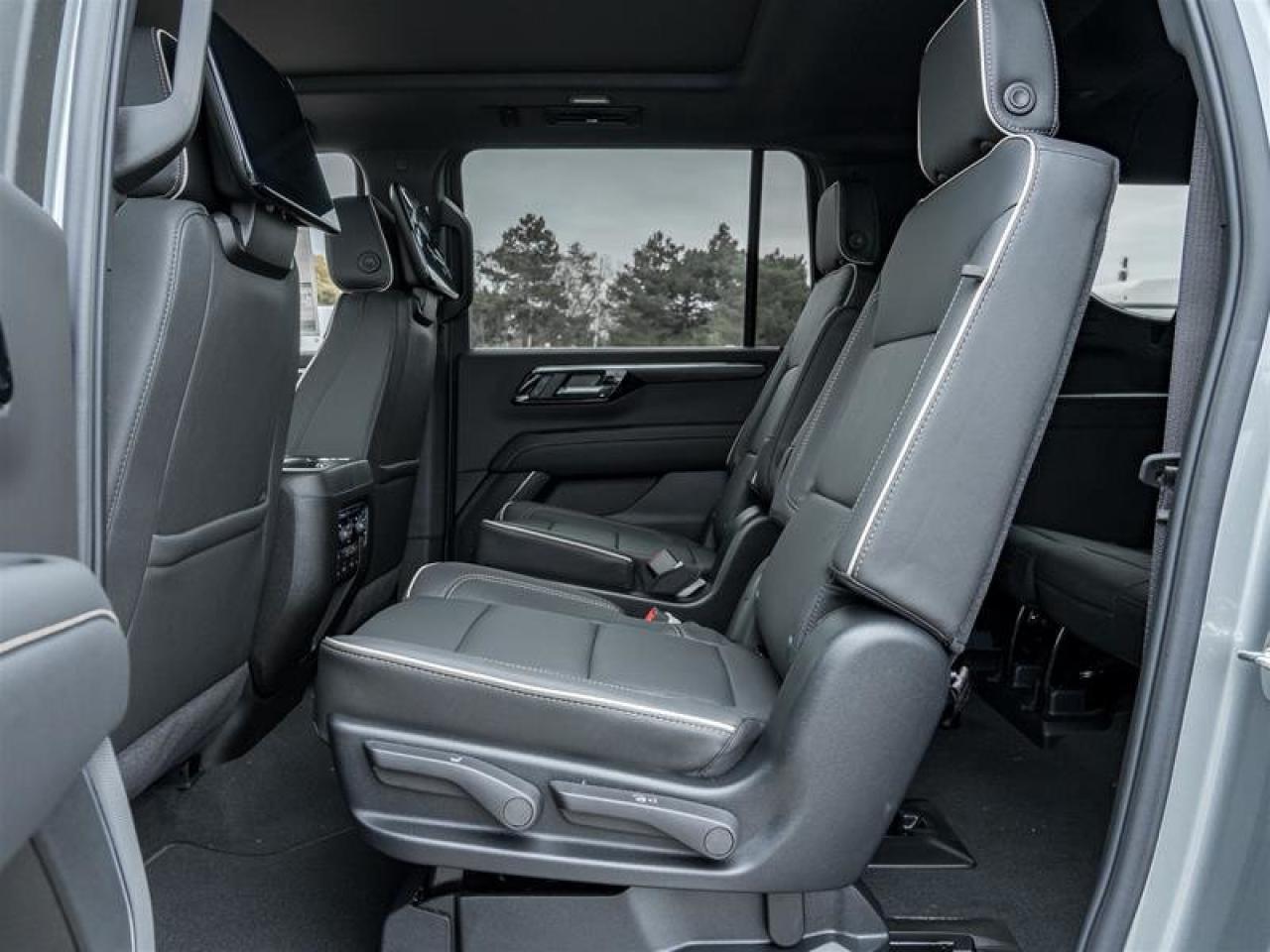 2025 Chevrolet Suburban Premier Photo