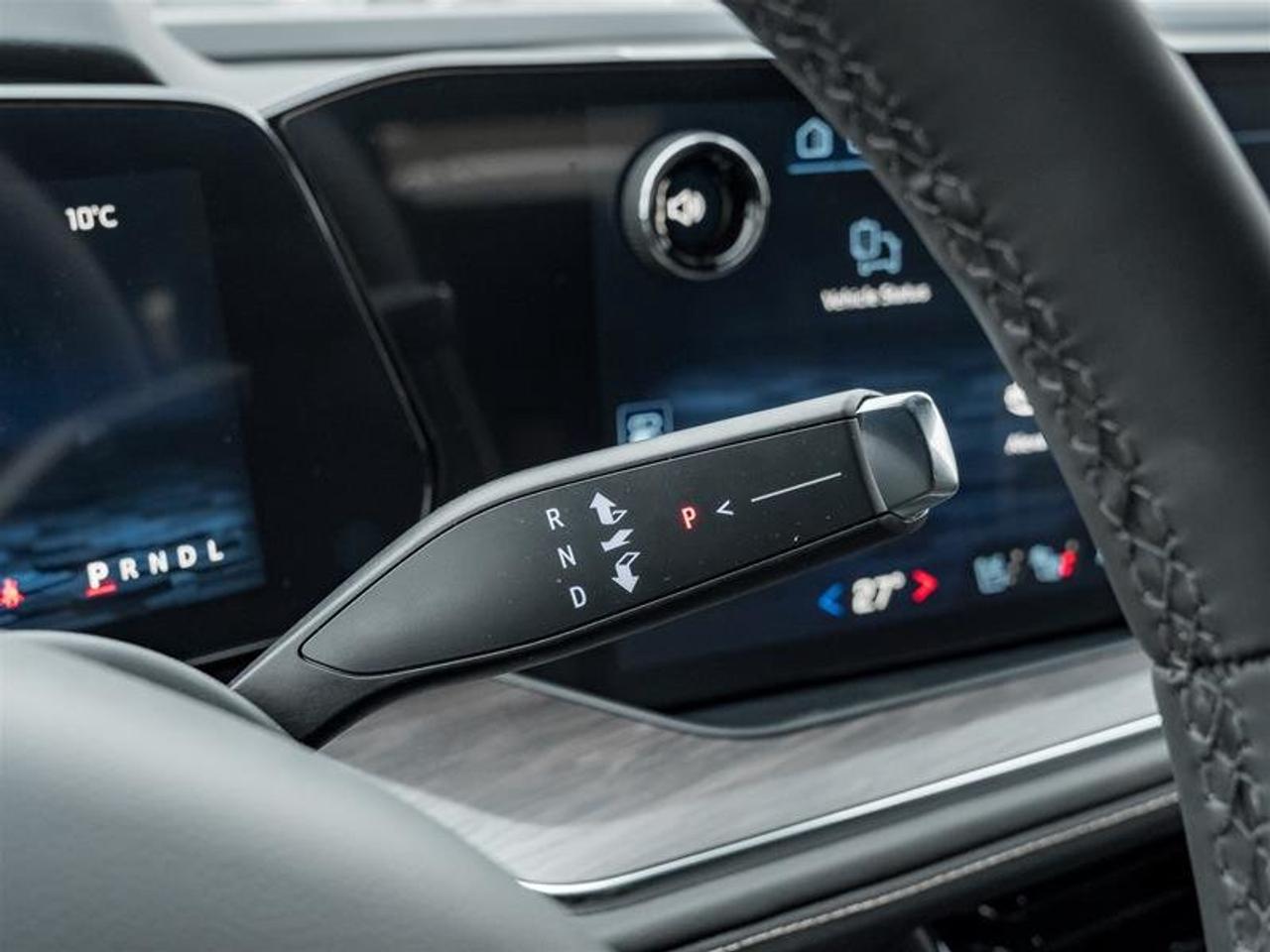 2025 Chevrolet Suburban Premier Photo