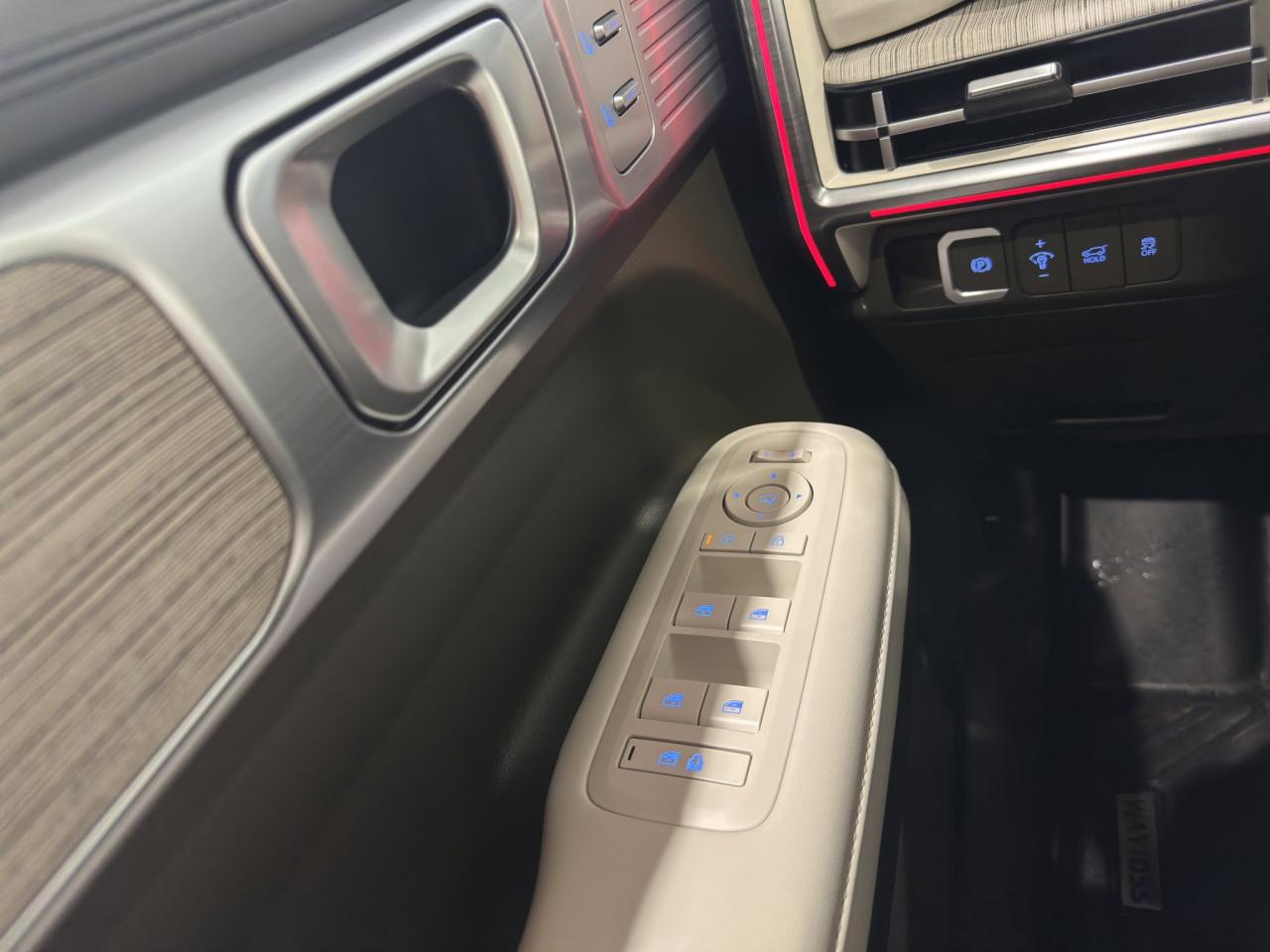 2025 Hyundai Santa Fe Ultimate Calligraphy | Reverse Cam | Heated Seats Photo