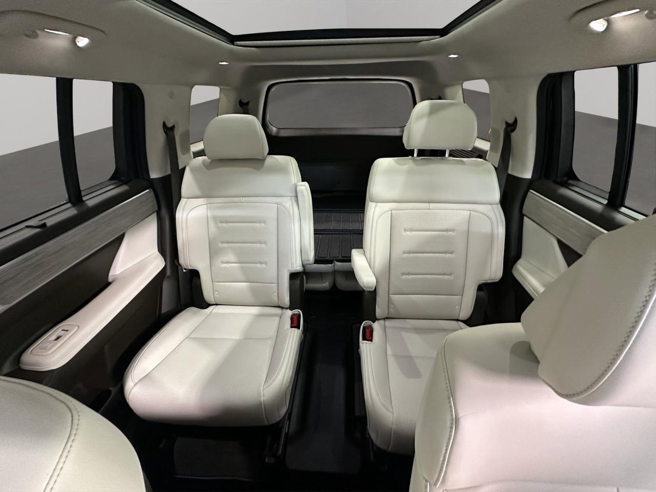 2025 Hyundai Santa Fe Ultimate Calligraphy | Reverse Cam | Heated Seats Photo