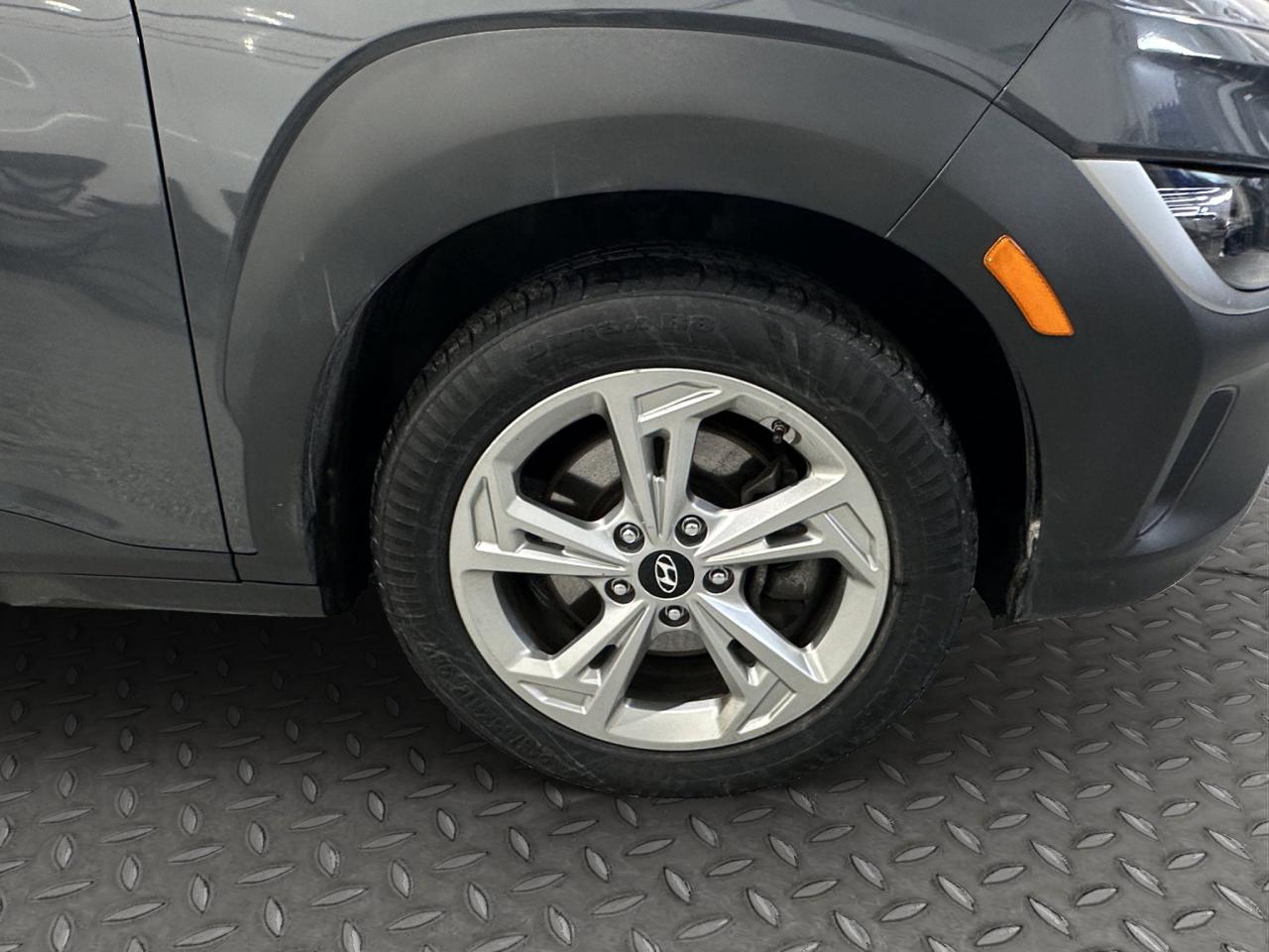 2023 Hyundai KONA Essential | Reverse Cam | Heated Seats Photo