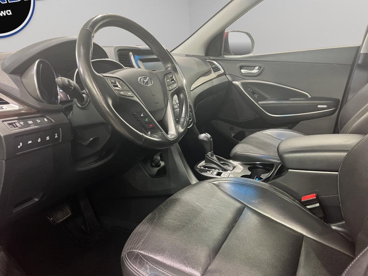 2019 Hyundai Santa Fe XL Luxury | Reverse Cam | Heated Seats Photo