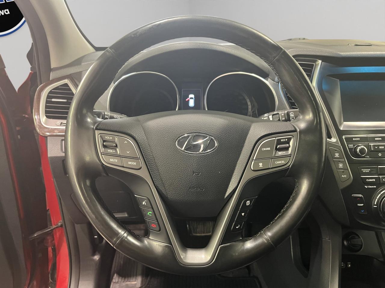 2019 Hyundai Santa Fe XL Luxury | Reverse Cam | Heated Seats Photo