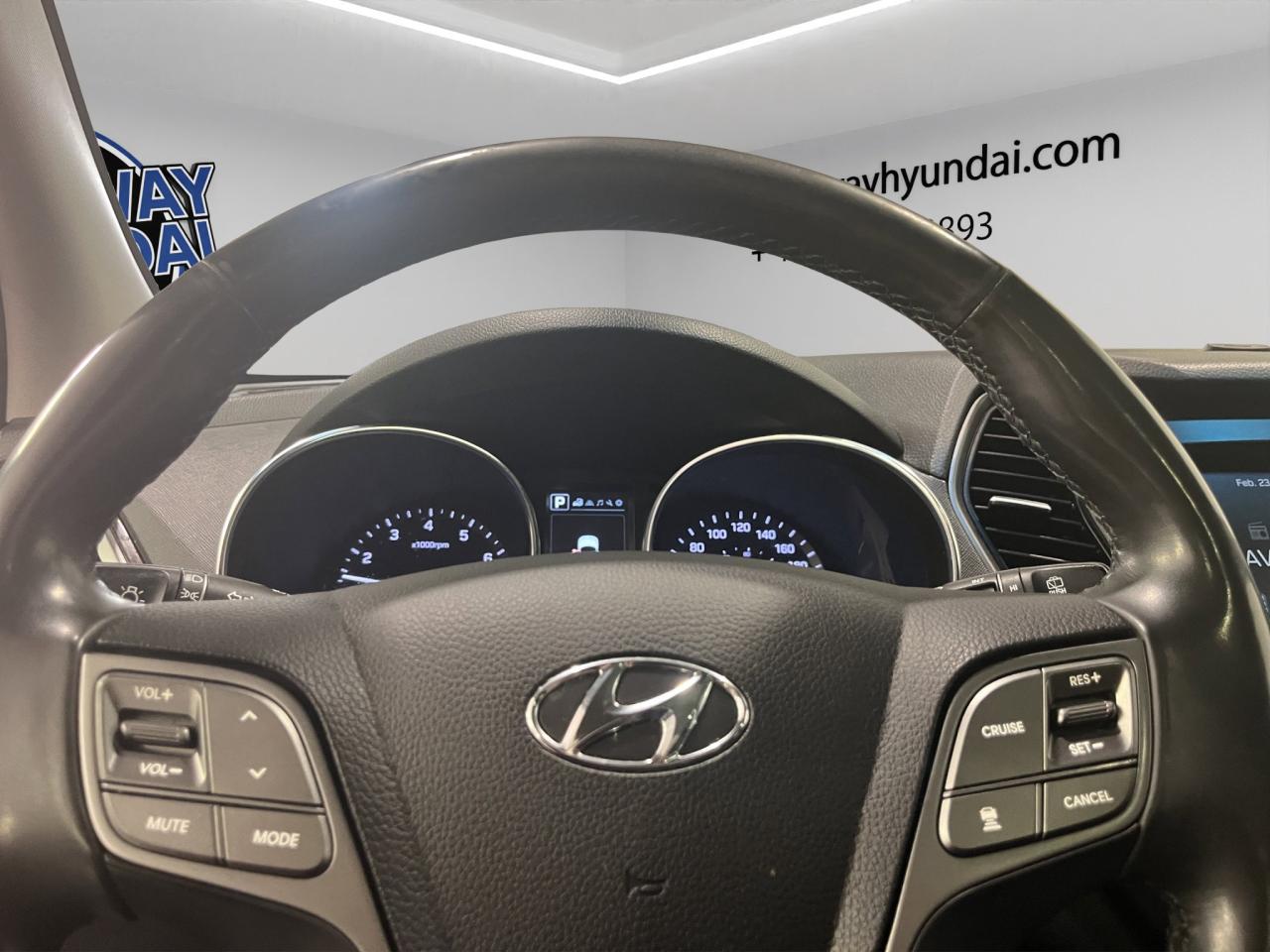 2019 Hyundai Santa Fe XL Luxury | Reverse Cam | Heated Seats Photo