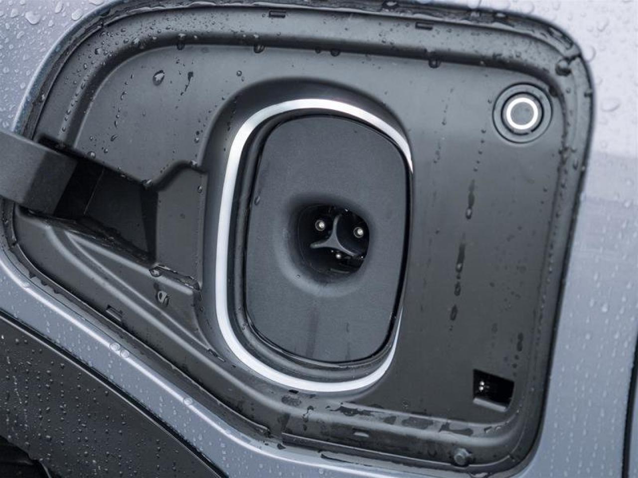 2026 Cadillac OPTIQ Premium Luxury Photo2