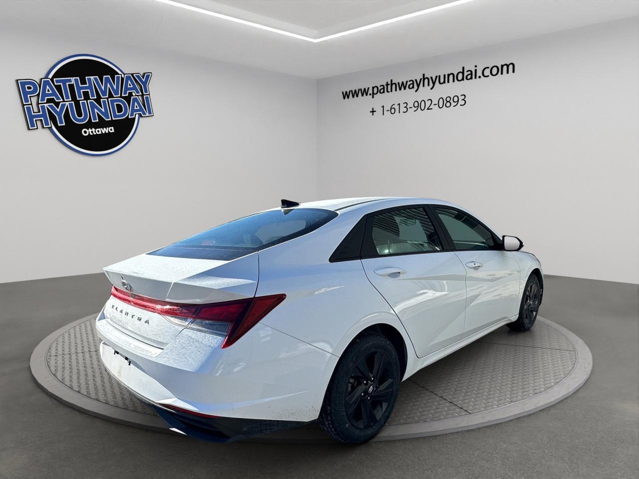 2023 Hyundai Elantra Preferred | Reverse Cam | Heated Seats Photo