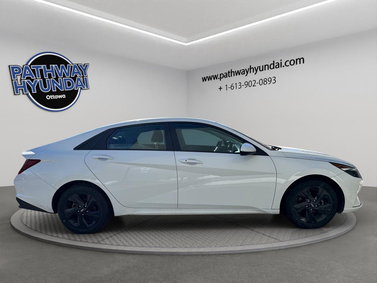 2023 Hyundai Elantra Preferred | Reverse Cam | Heated Seats Photo